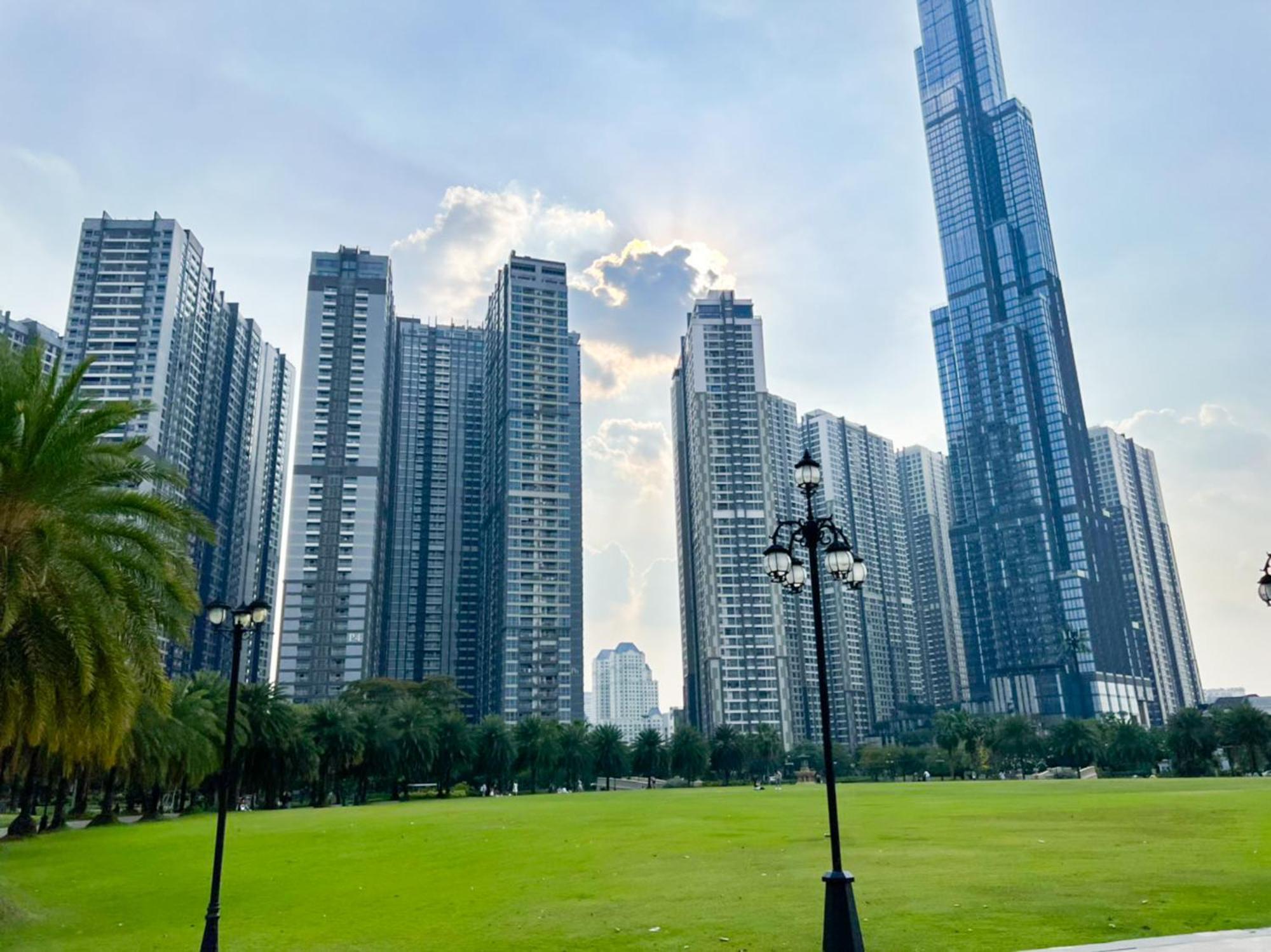 Khách sạn hẻo lánh The Luxe Nest Riverside - Vinhome Landmark 81