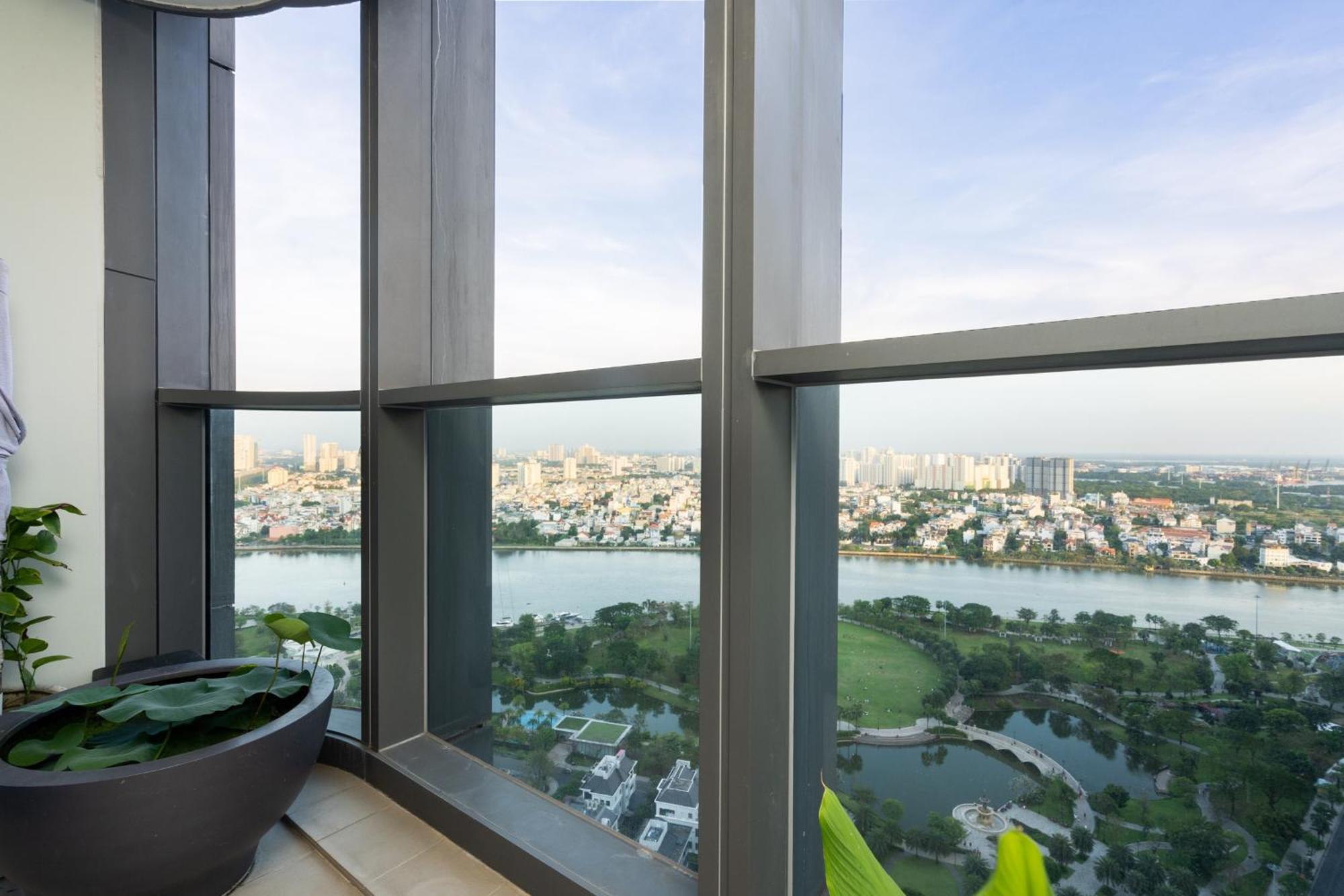 Khách sạn hẻo lánh The Luxe Nest Riverside - Vinhome Landmark 81 4*