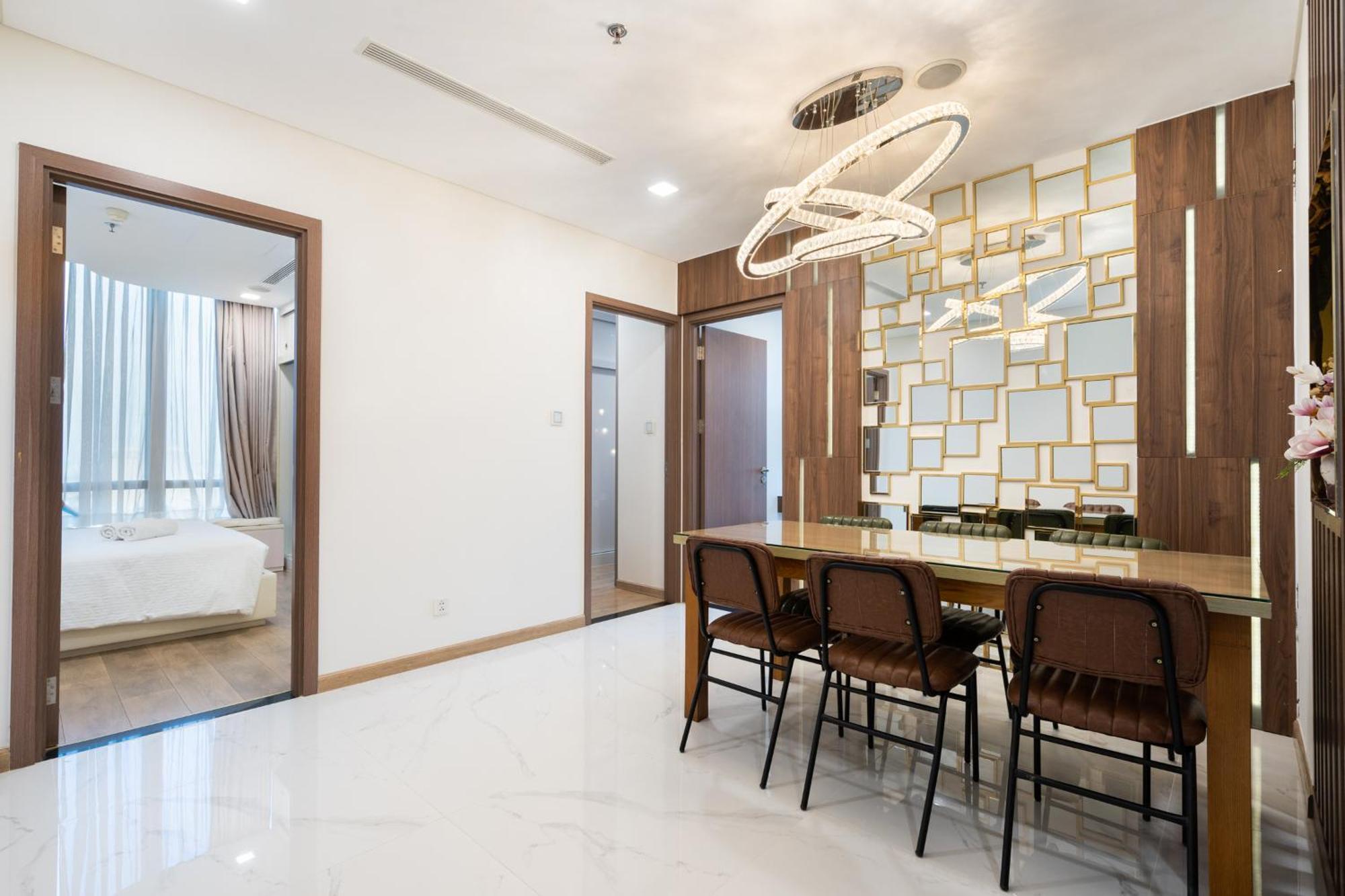 The Luxe Nest Riverside - Vinhome Landmark 81 Khách sạn hẻo lánh 4*