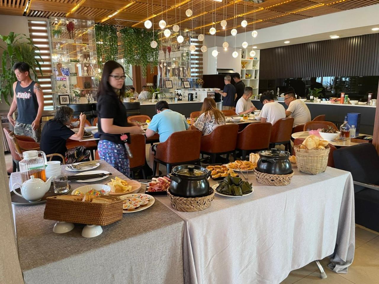 6 Bedrooms Luxury & Beachfront * Da Nang