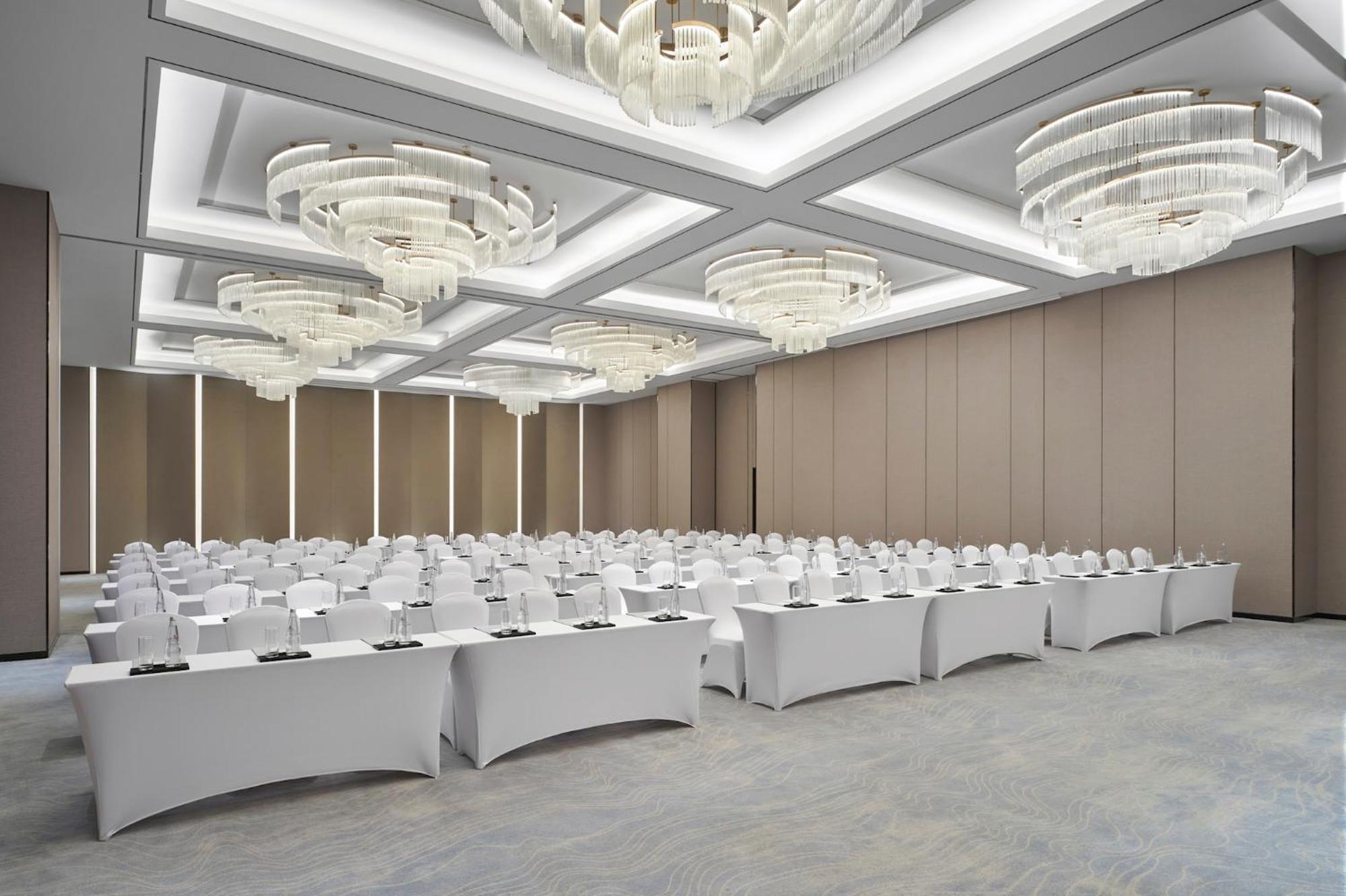 Crowne Plaza Centre By Ihg Hotel 5*