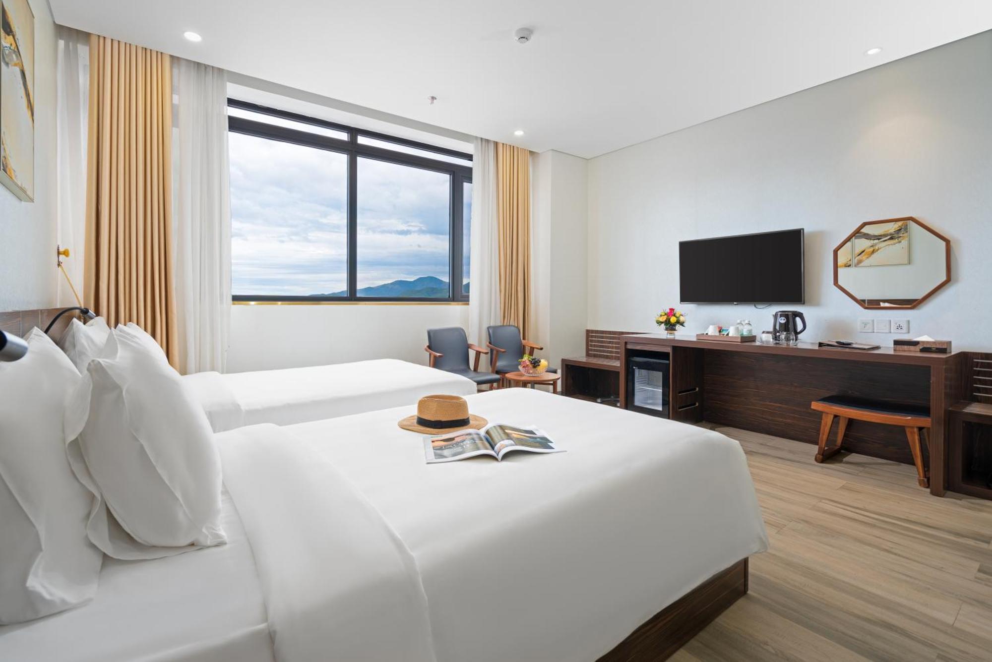 Hotel Emerald Bay & 5*