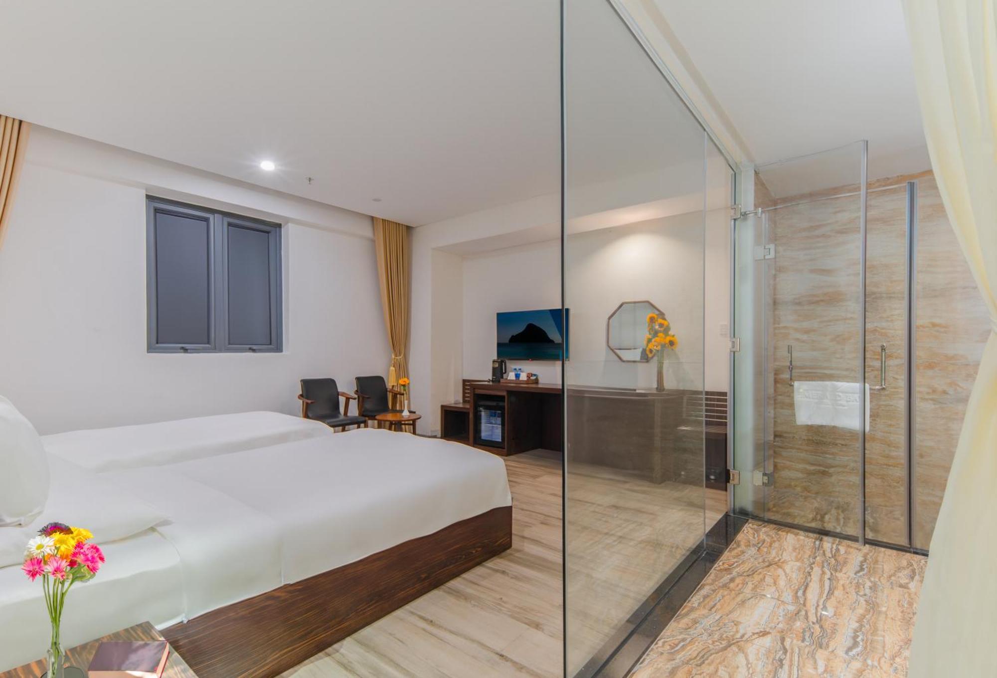 Hotel Emerald Bay & Nha Trang