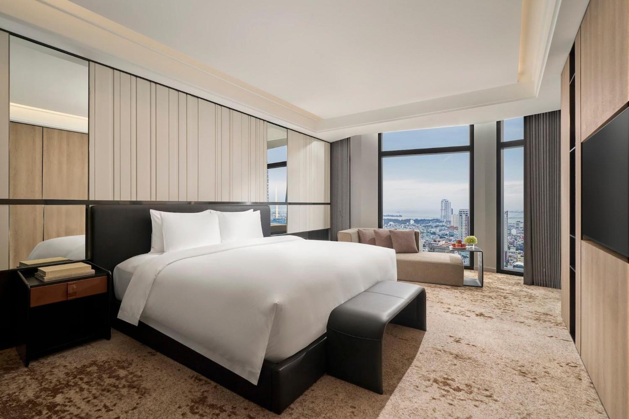 Hotel Crowne Plaza Centre By Ihg 5*