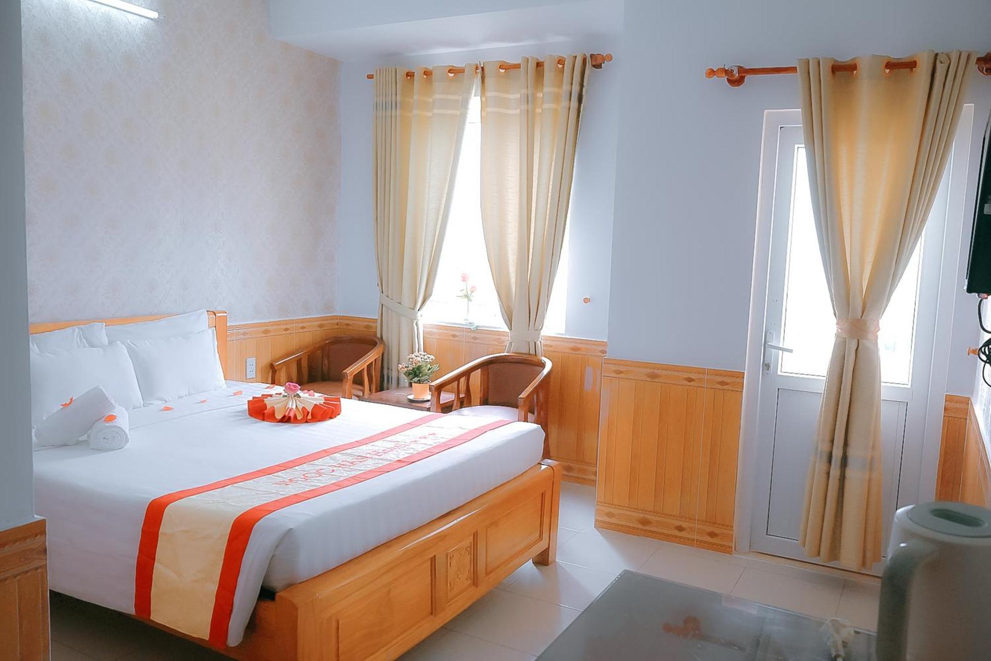 Hotel Ngoc By The Moment