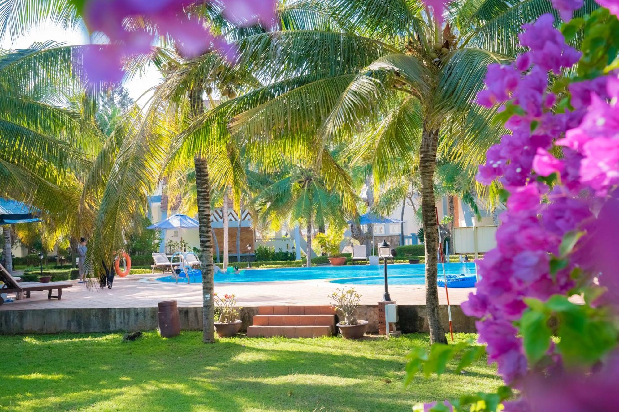 Resort Lotus & 4*