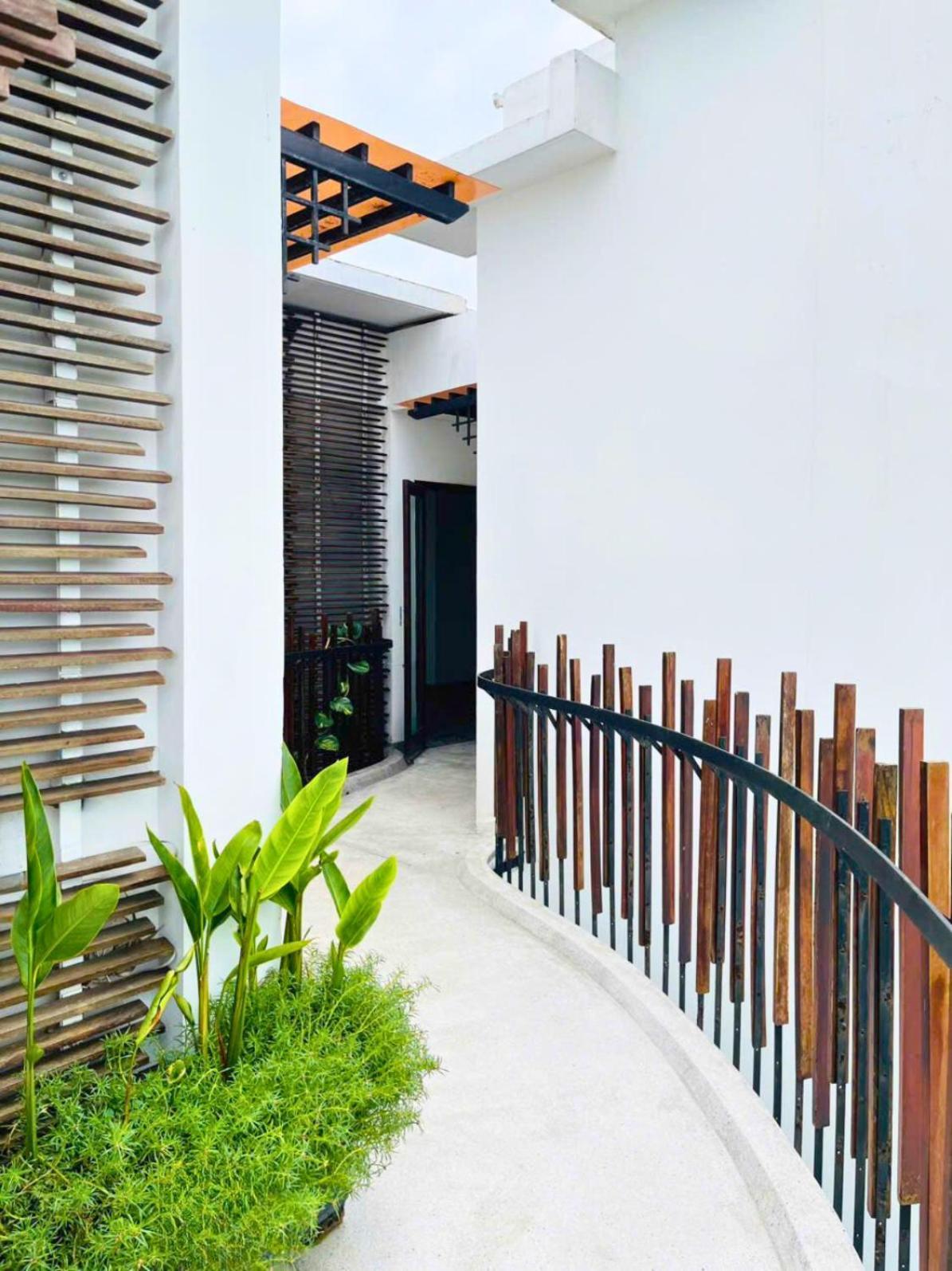 The Khách sạn 4*