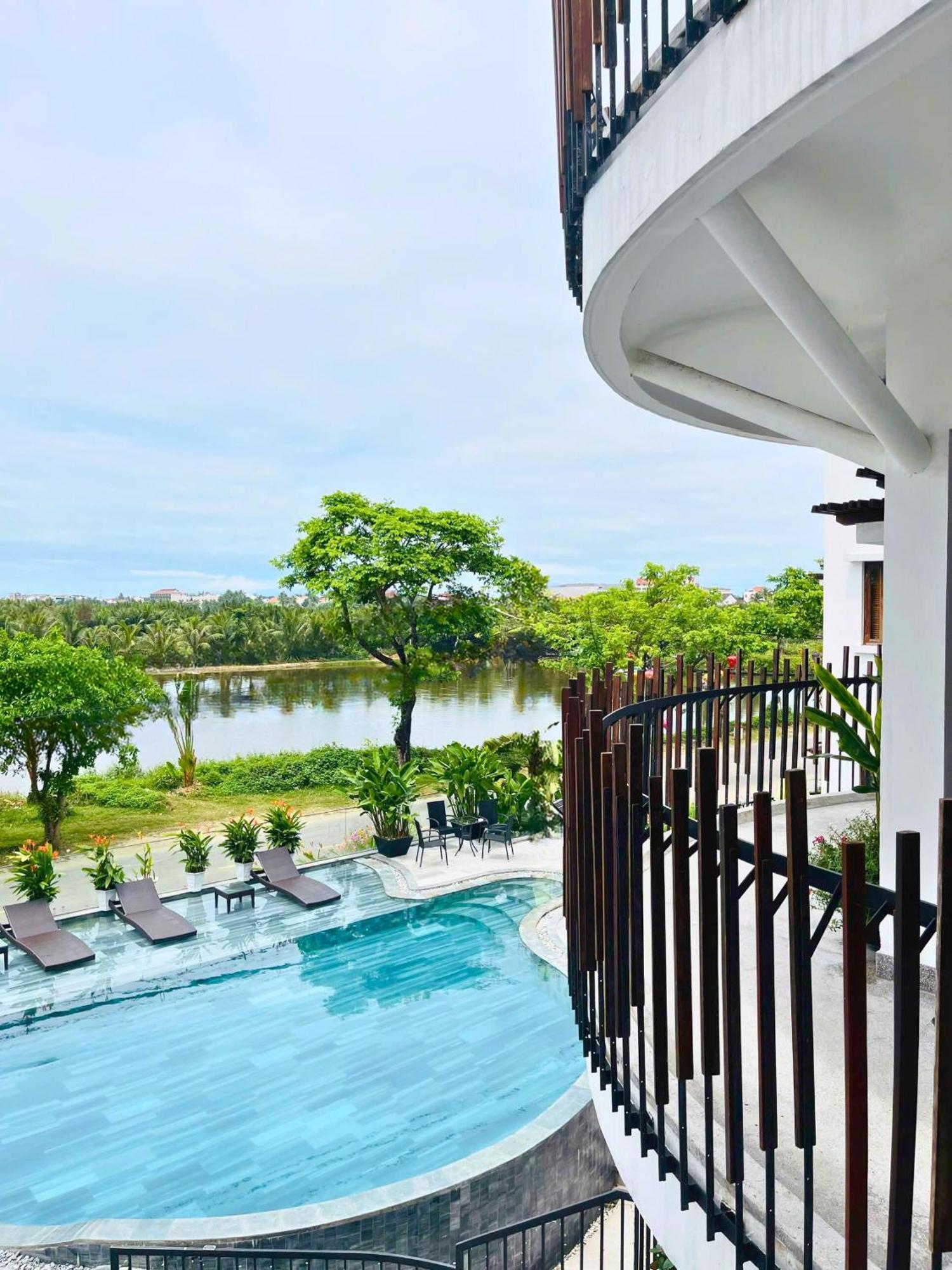 Khách sạn The 4*