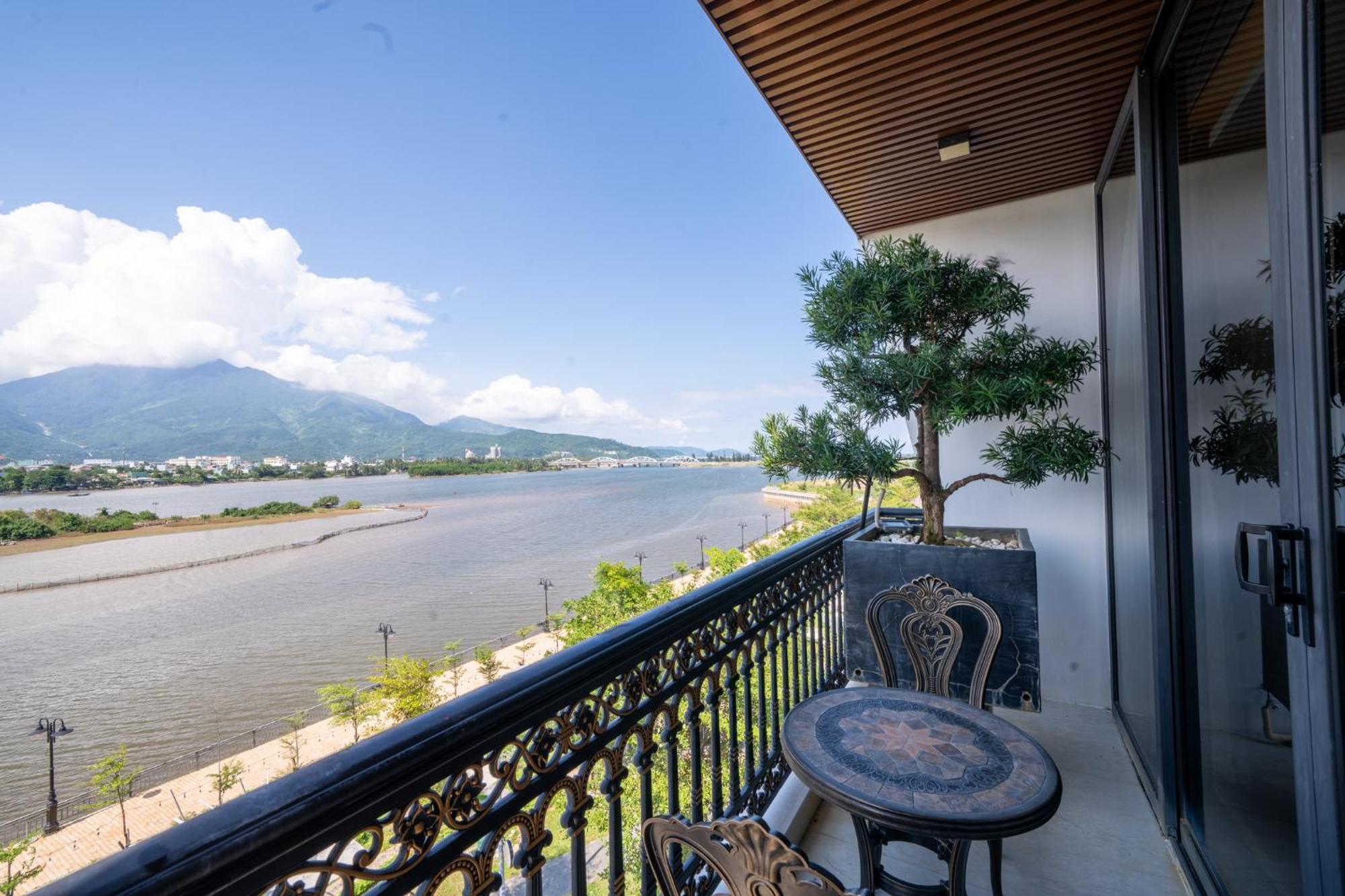 Cami Riverside 4*