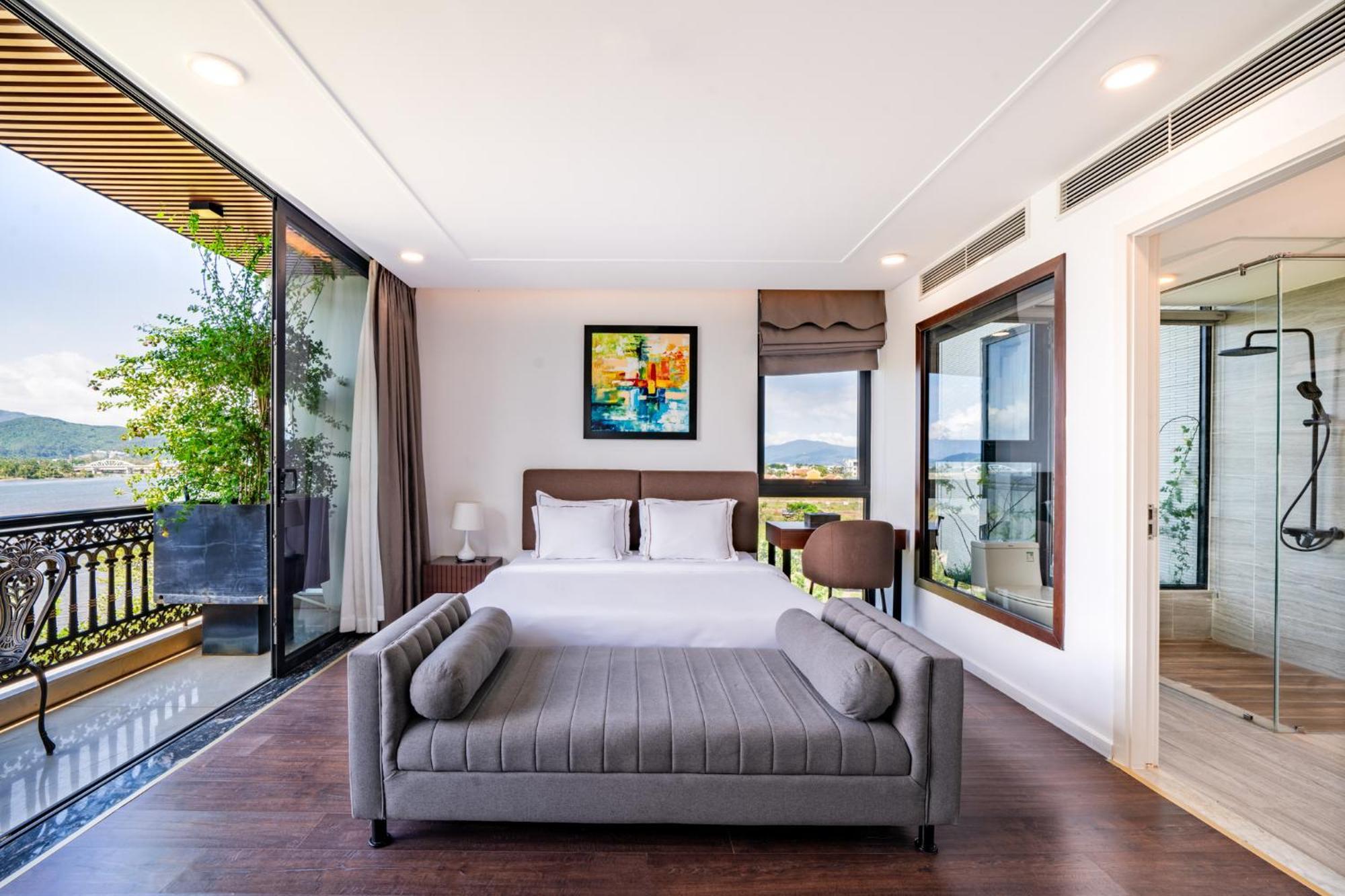 Cami Riverside Hotel