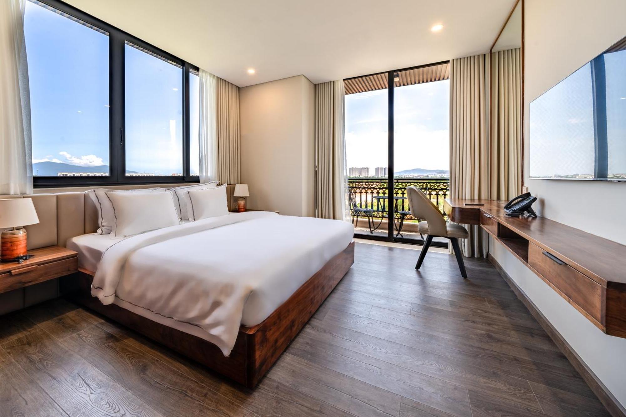 Cami Riverside Hotel 4*