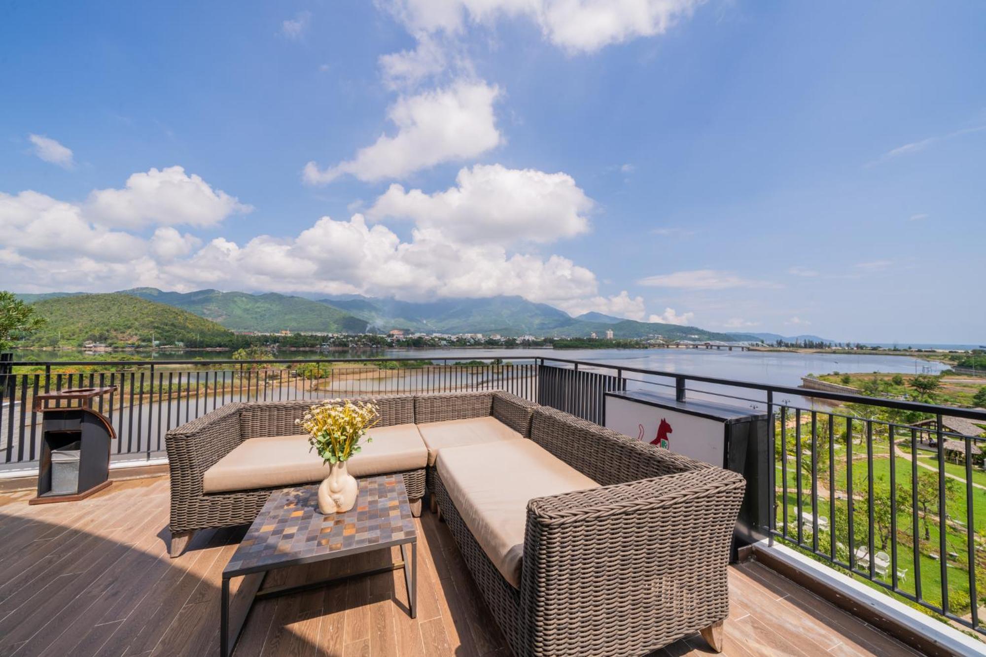 Cami Riverside Hotel 4*