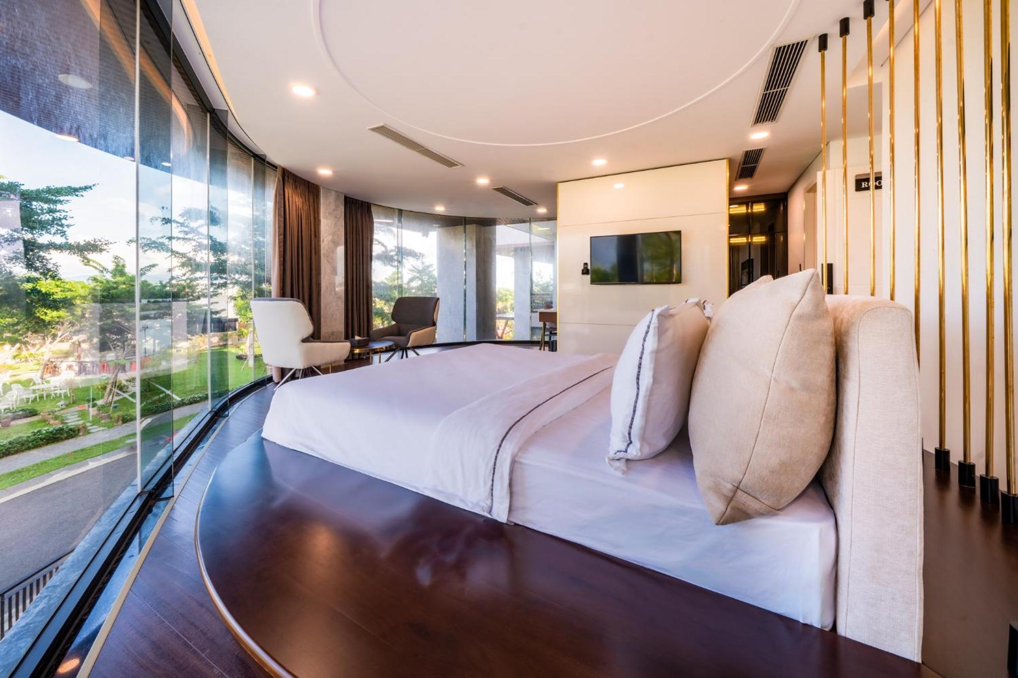 Cami Riverside Hotel 4*