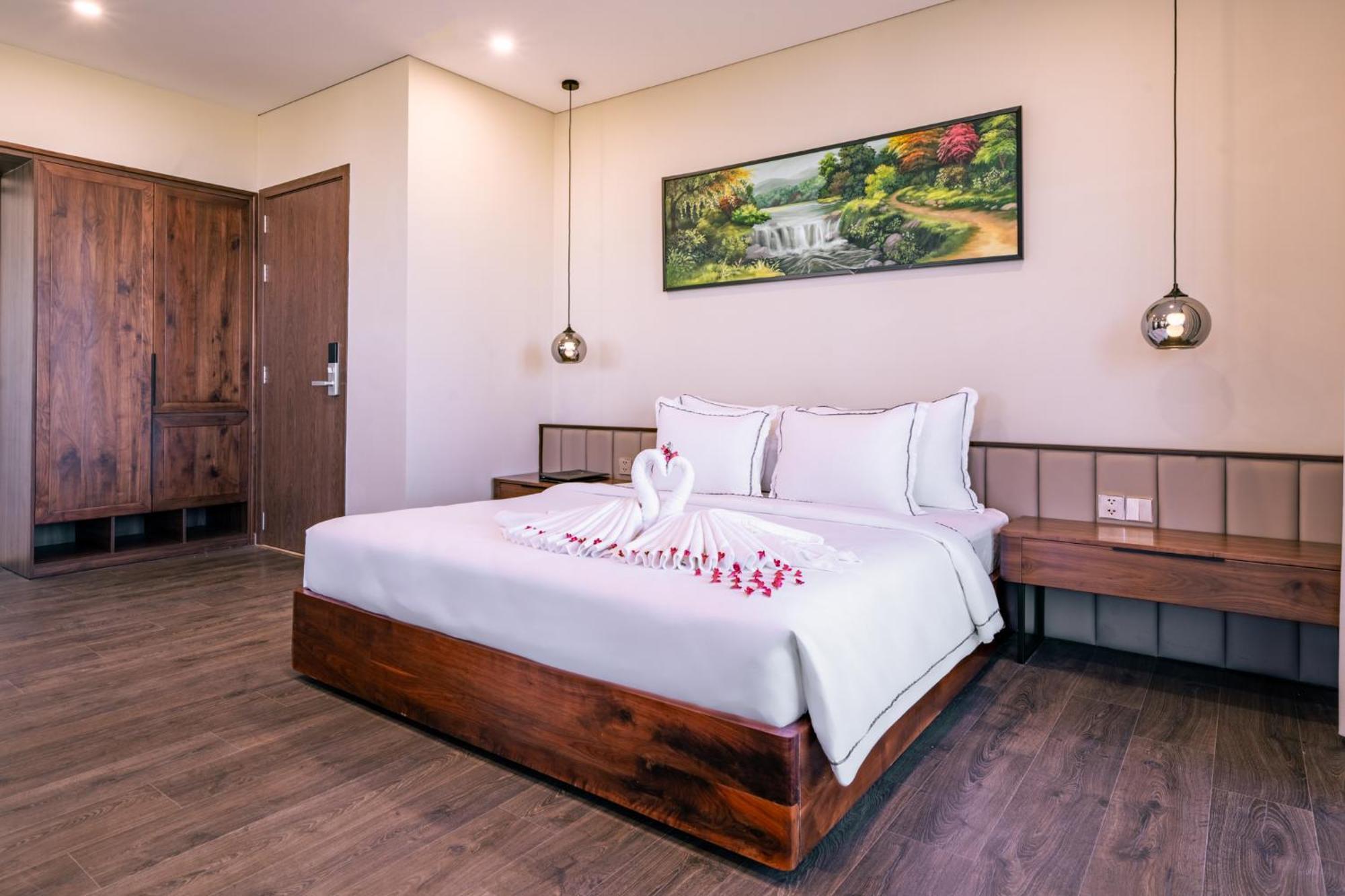 Cami Riverside Hotel