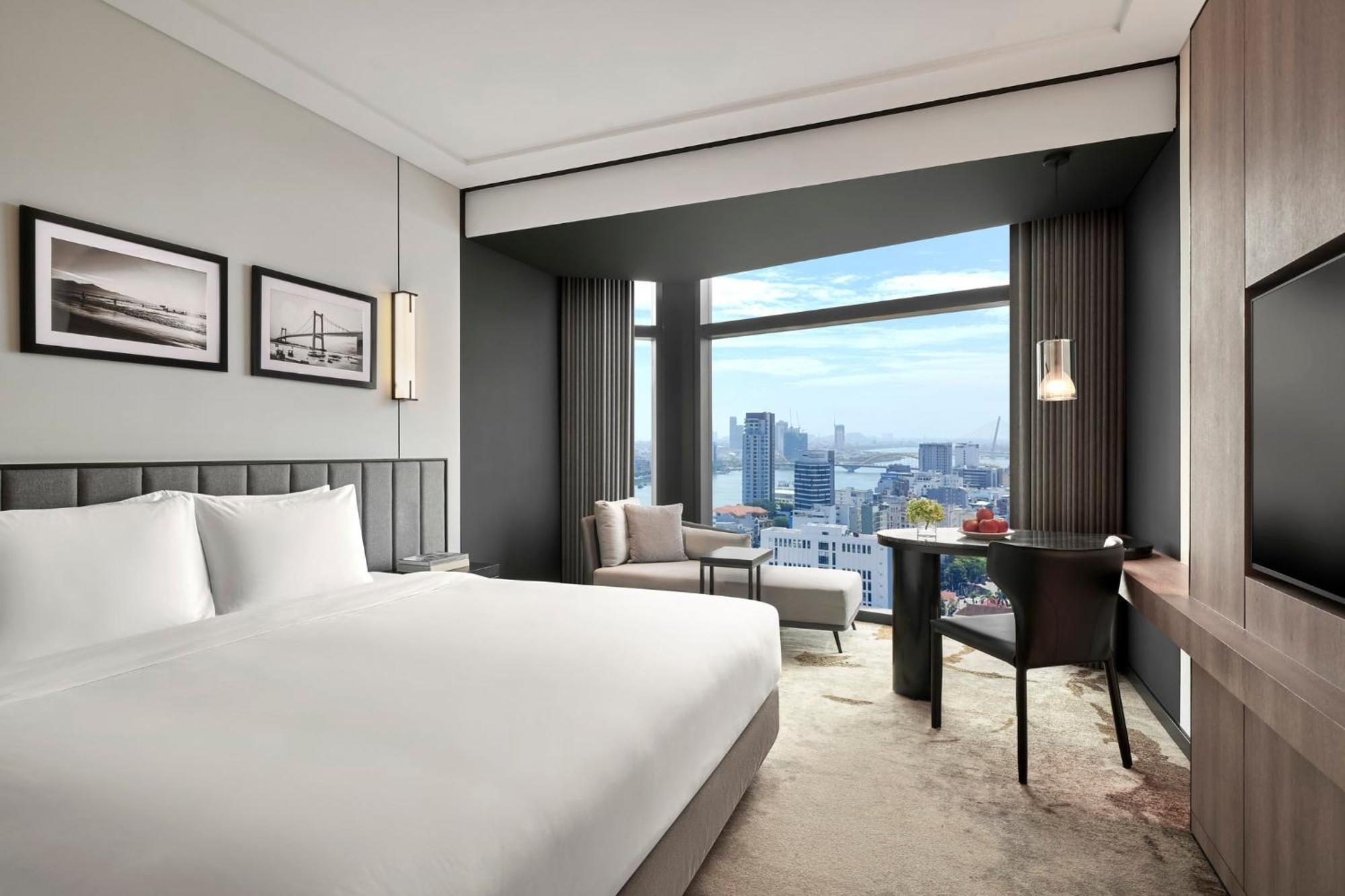 Crowne Plaza Centre By Ihg 5*