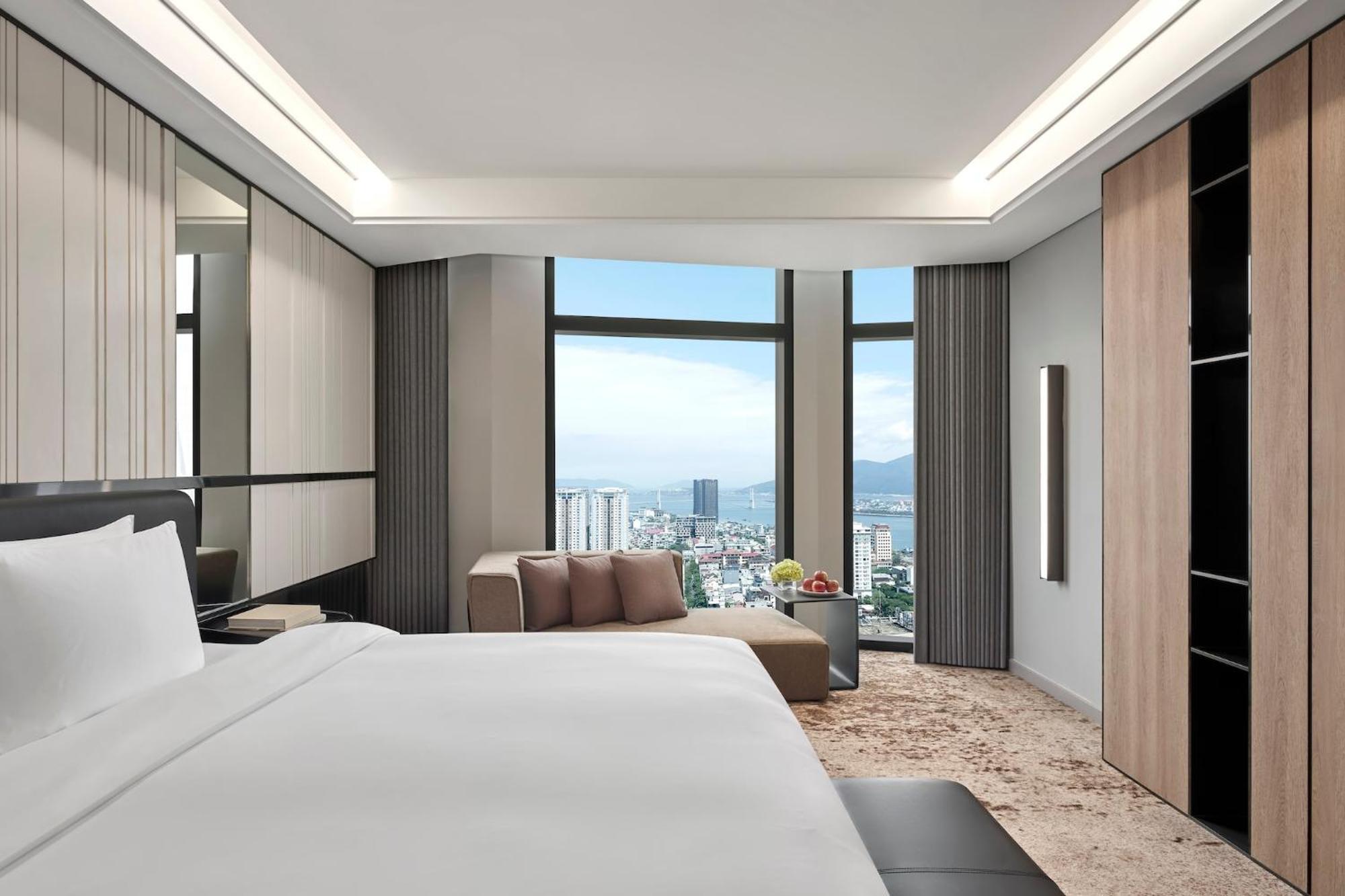 Hotel Crowne Plaza Centre By Ihg 5*