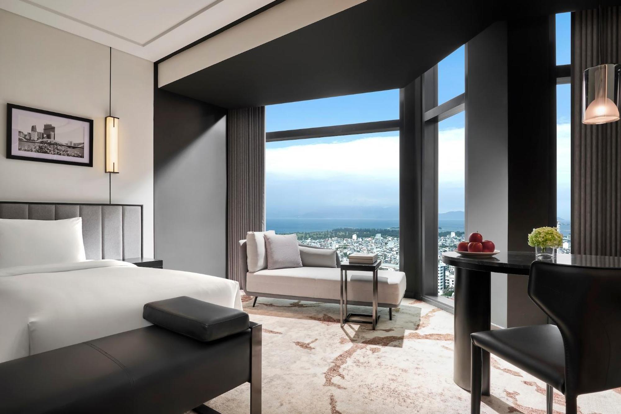 Hotel Crowne Plaza Centre By Ihg 5*