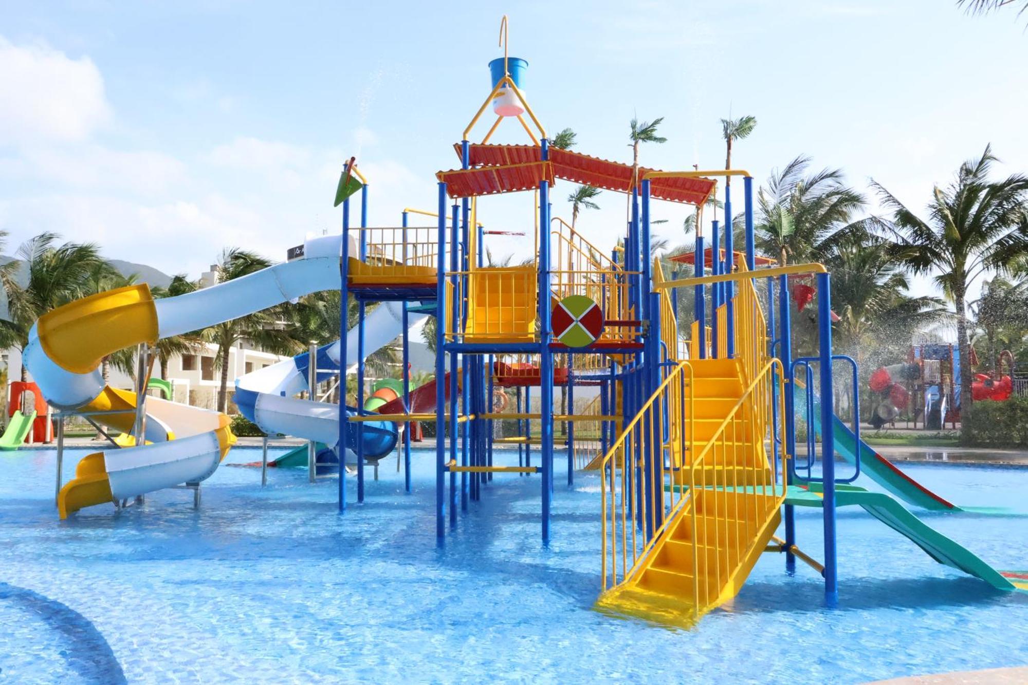 Resort Aquamarine Beachfront & Cam Ranh