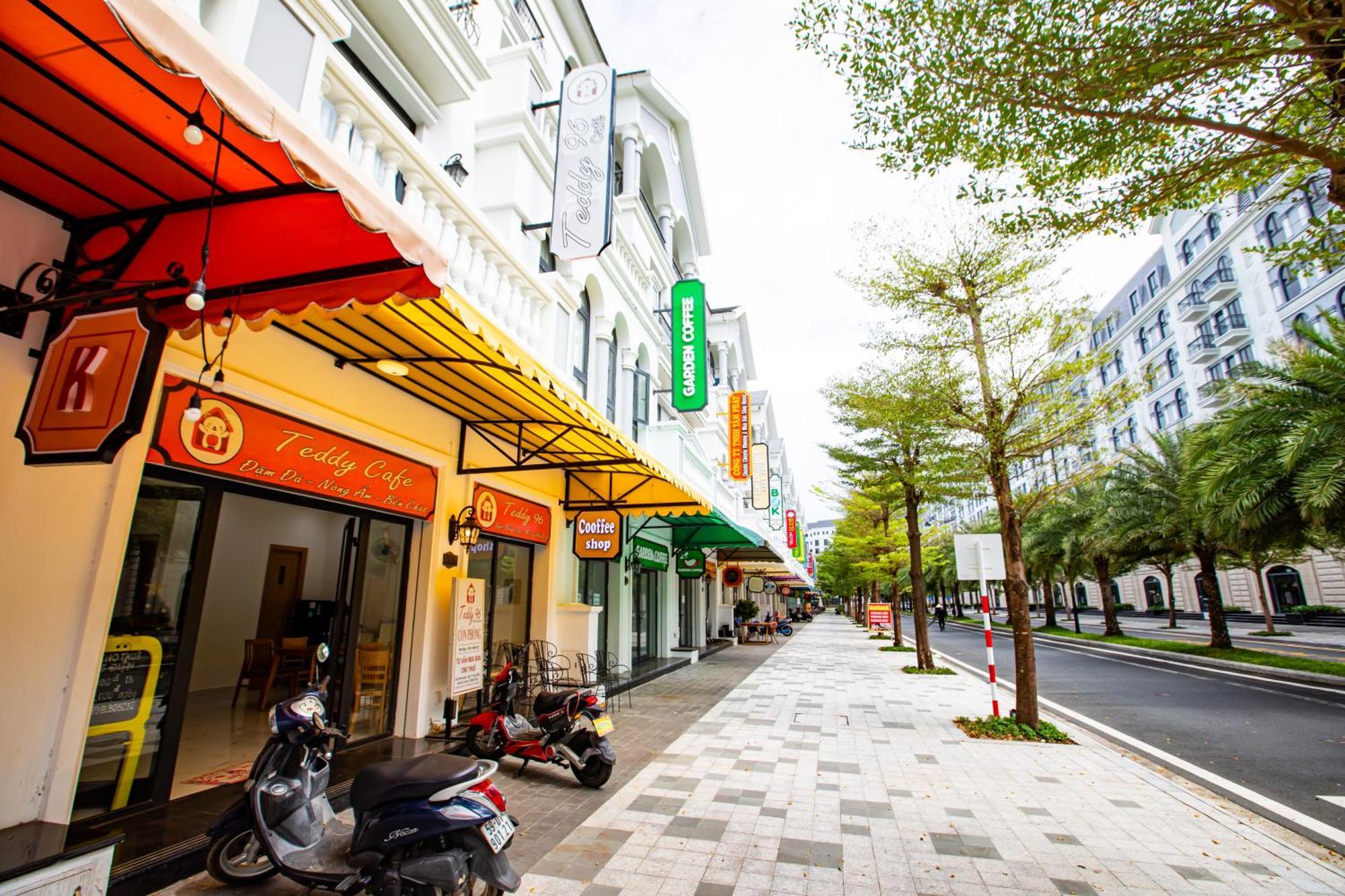 Teddy 96 & Cafe-3 Stars-grand World