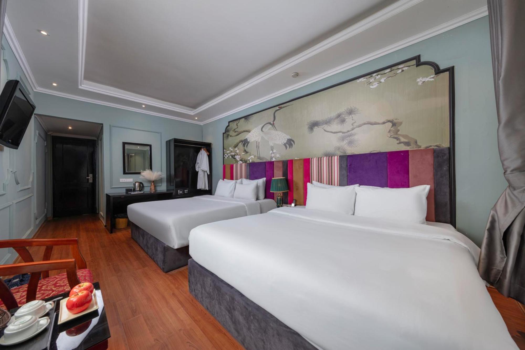 Madelise Amica And Travel Hotel