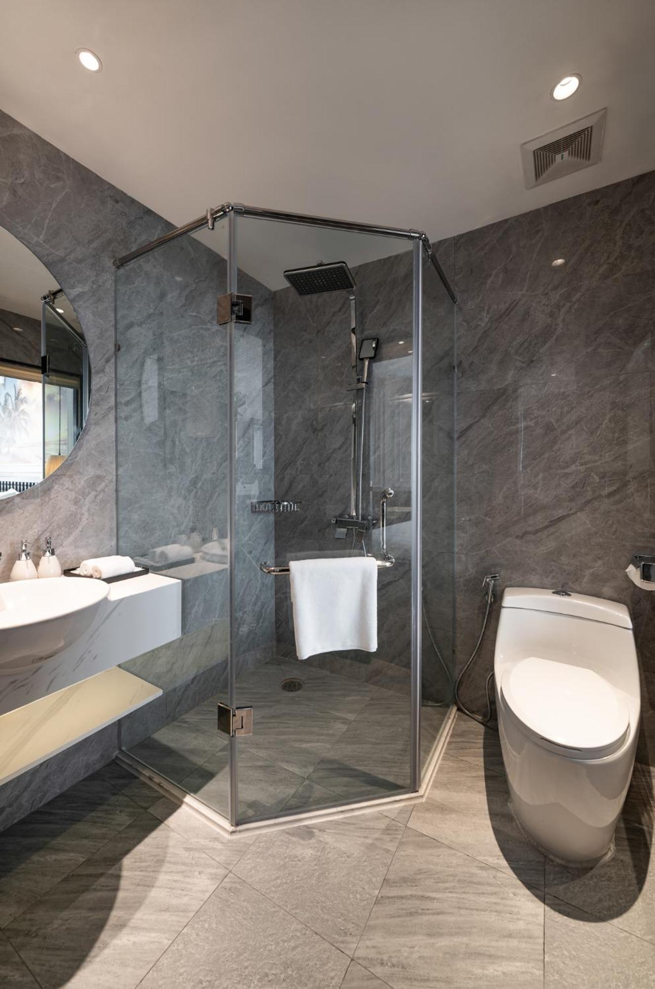 Luxe Paradise Premium Pham Hong Thai 4*