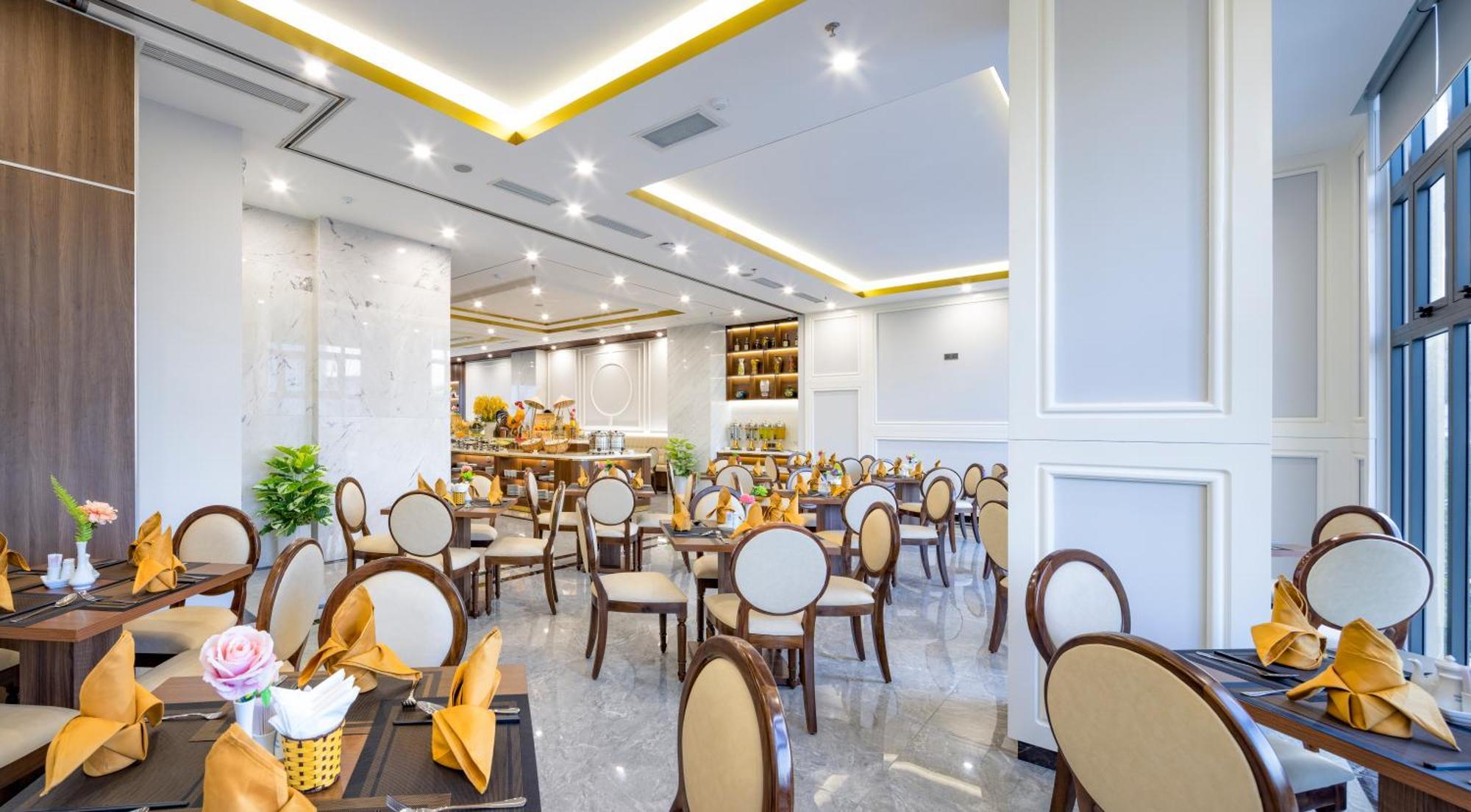 Avari Hotel 4*