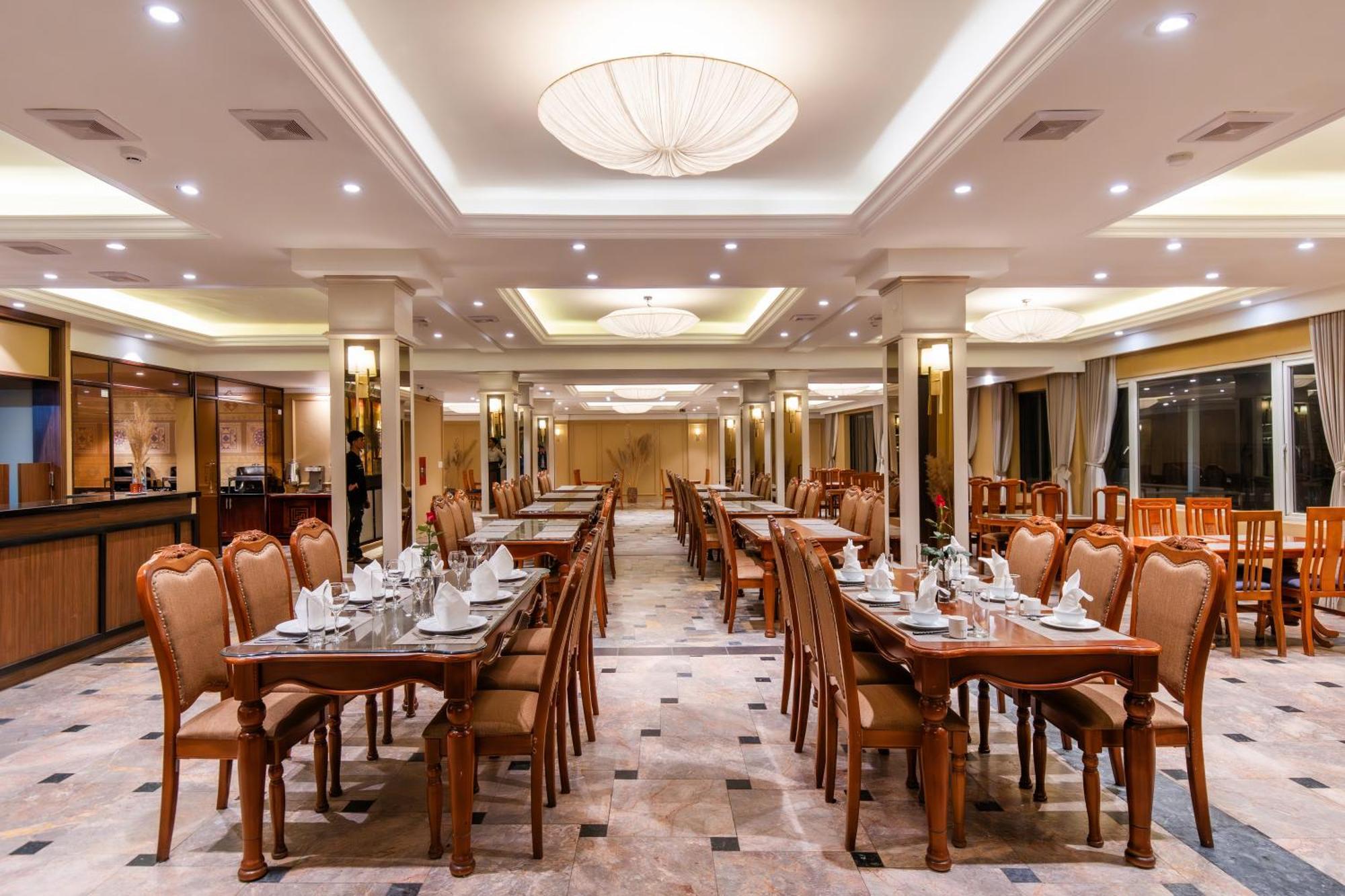 Khách sạn Bora 4*