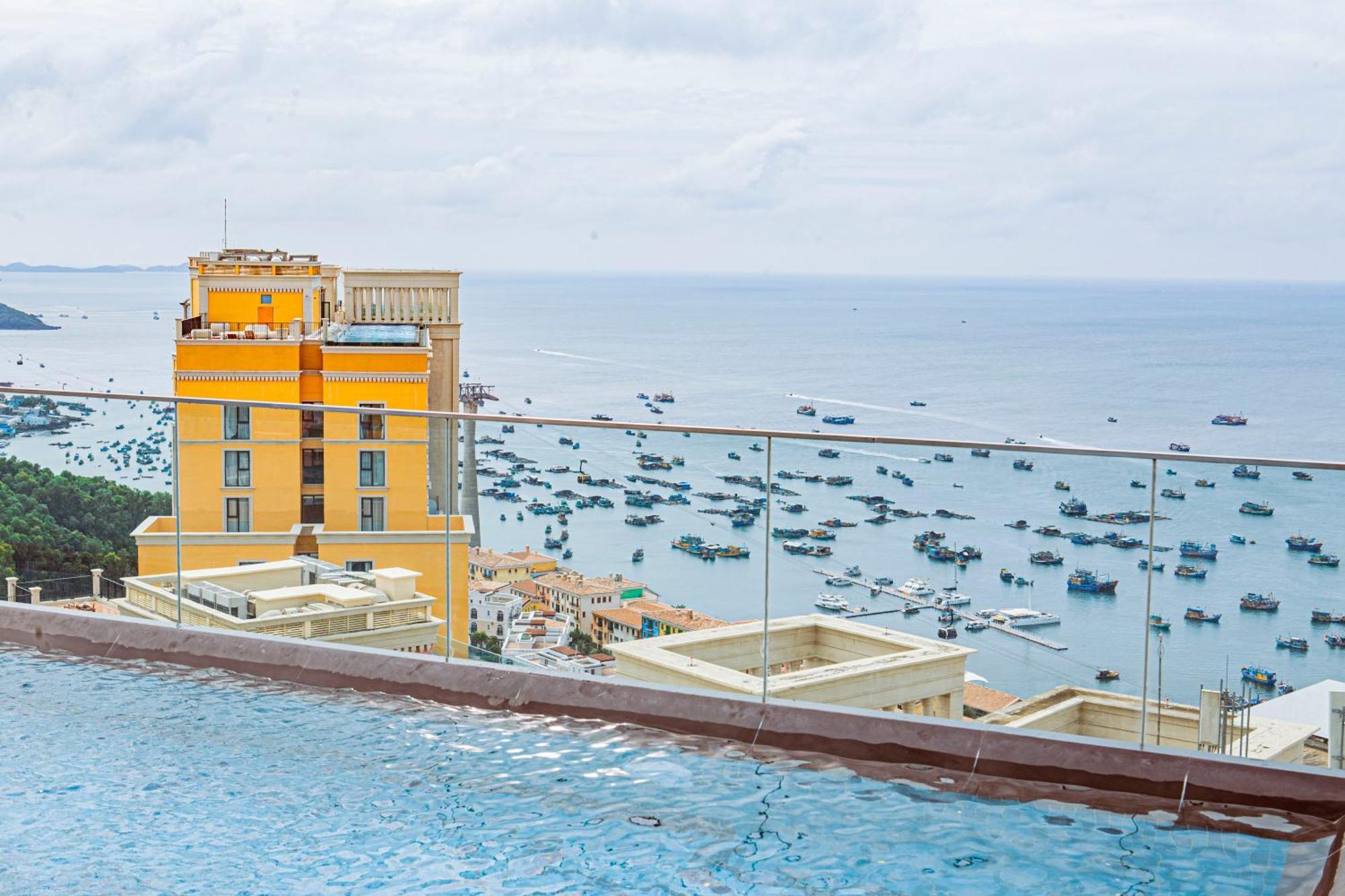 Seaside Fireworks Free Gym & Pool Apartment