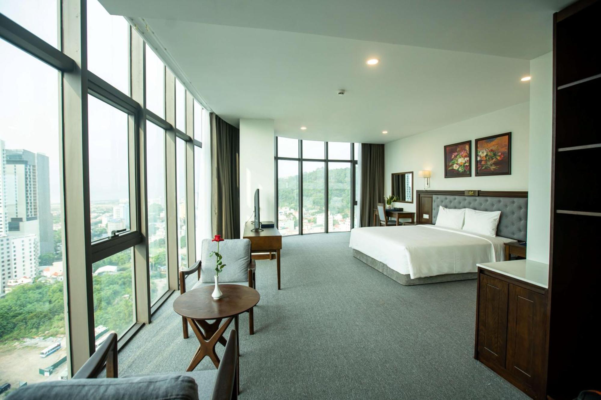 Peace Hotel Ha Long