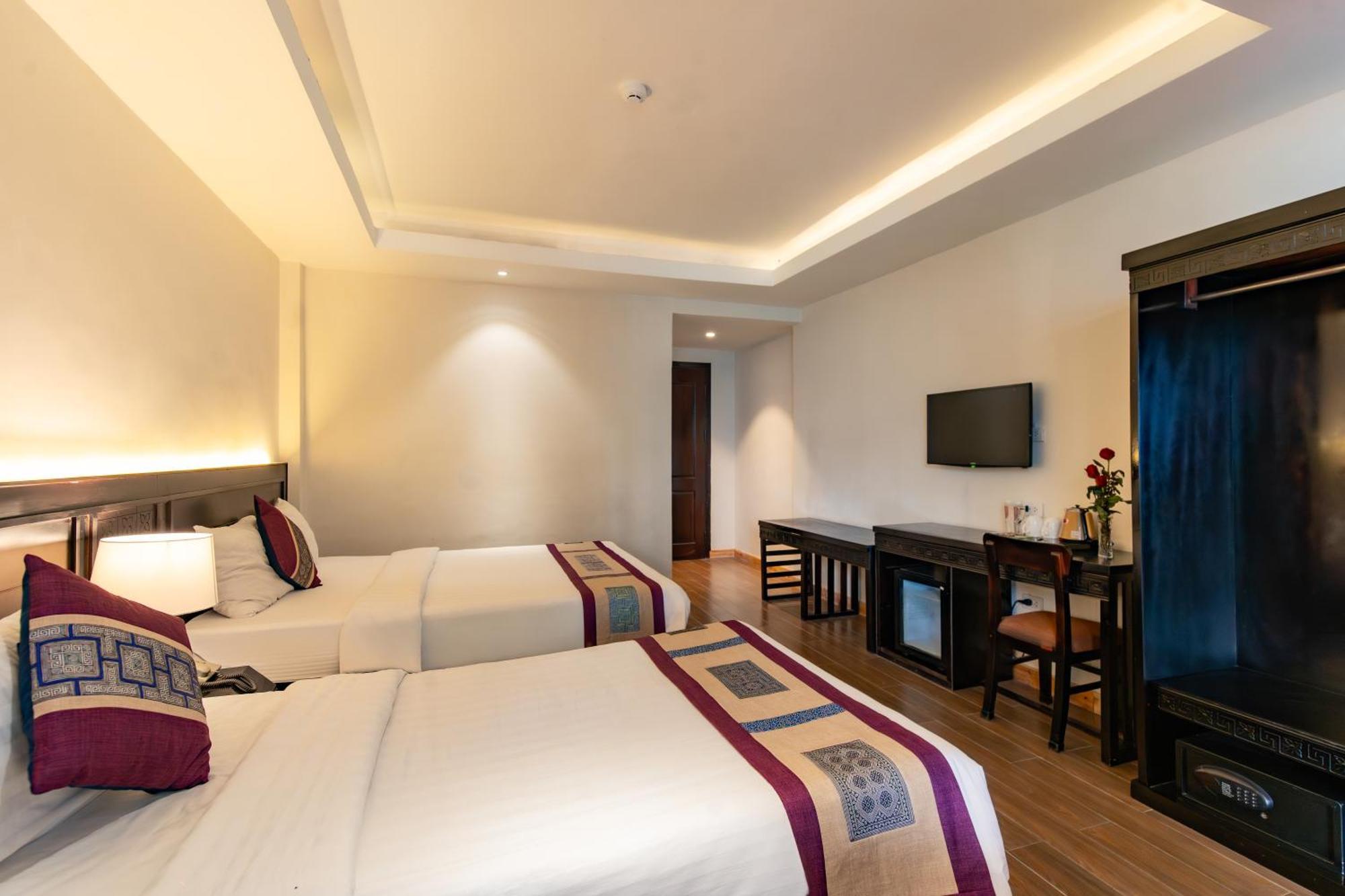 Bora Khách sạn 4*
