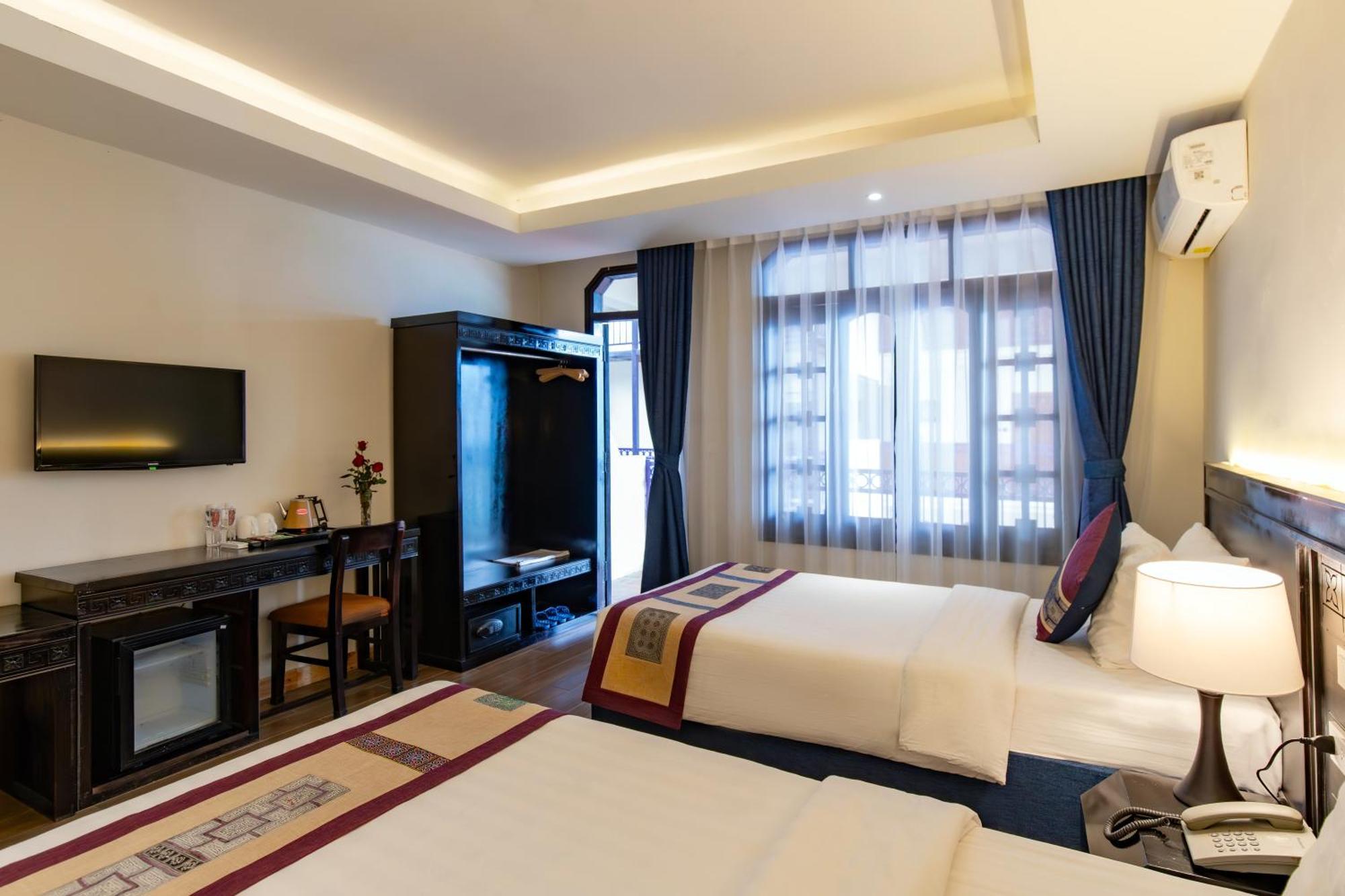 Khách sạn Bora 4*