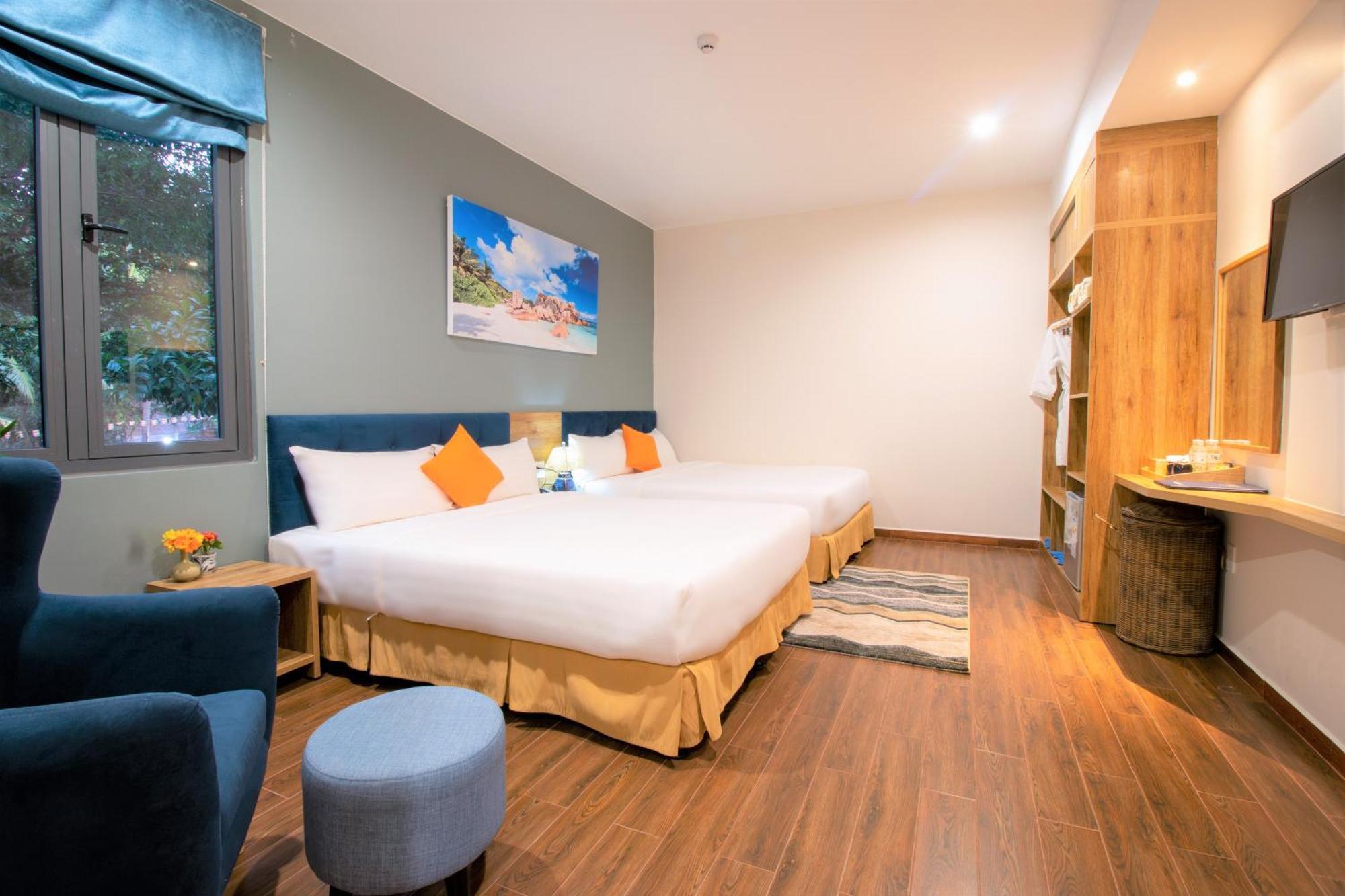 Tom Hill Boutique & 4*