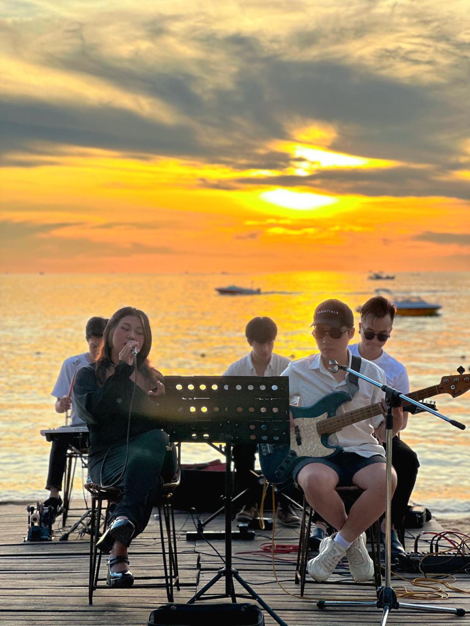 Sunset And Hotel Phu Quoc