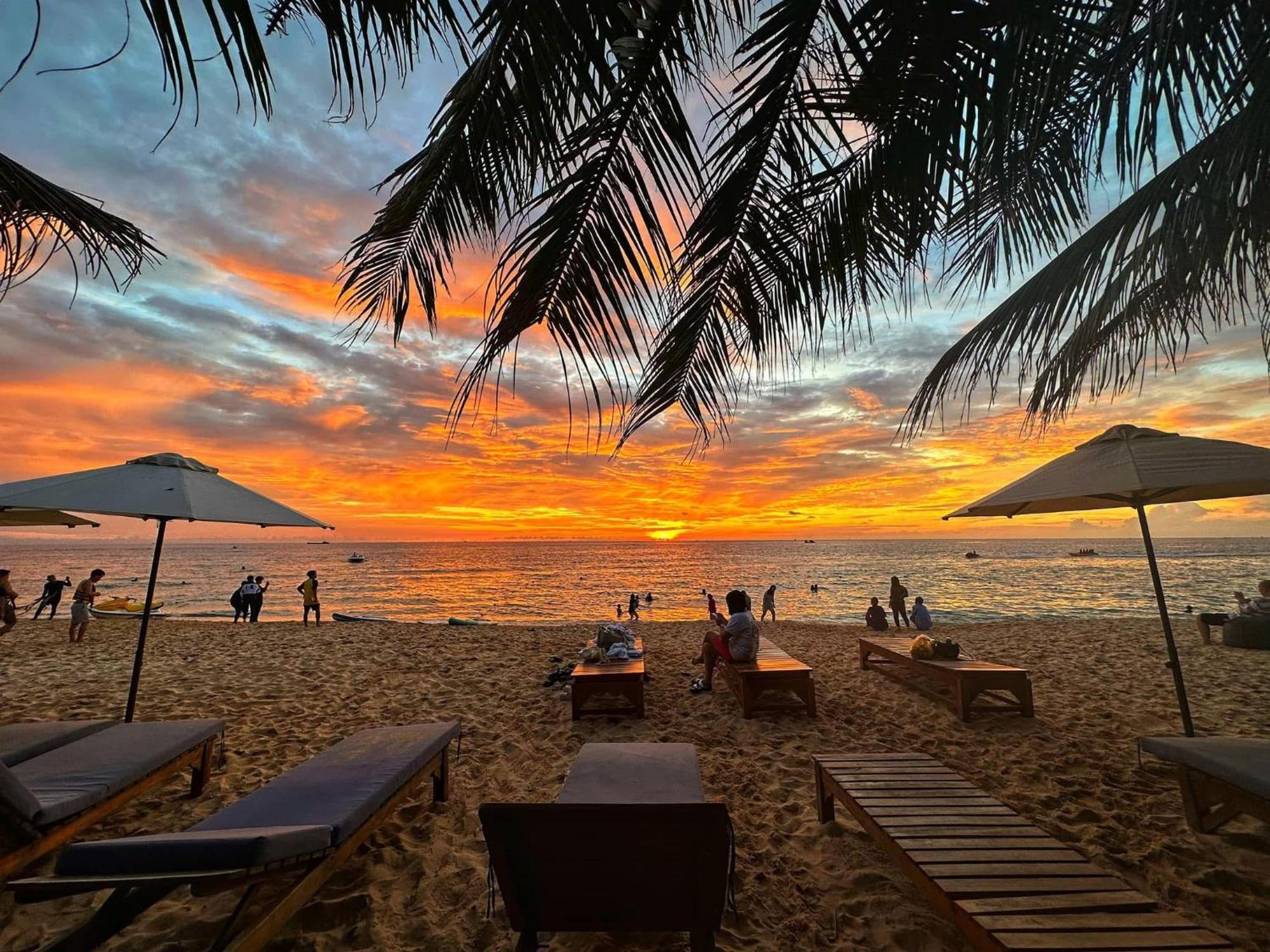 Sunset And 4*