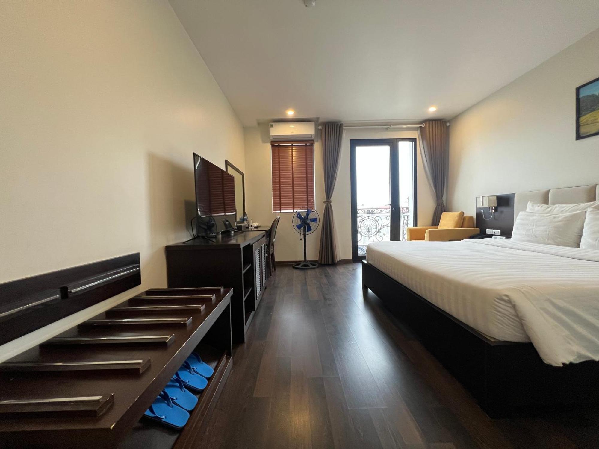 Paragon Noi Bai & Pool Hotel