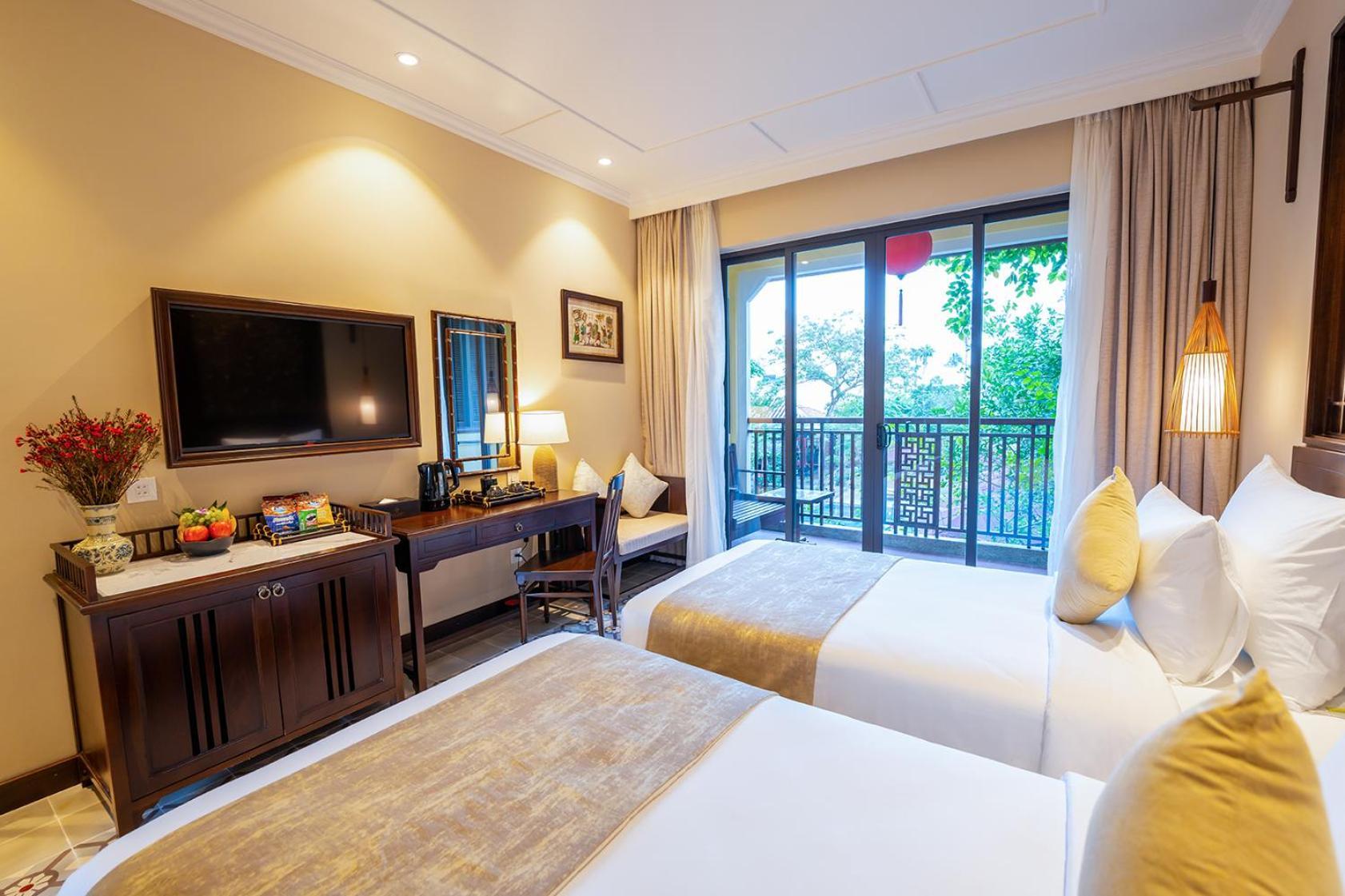 Ahoy Boutique & 5*