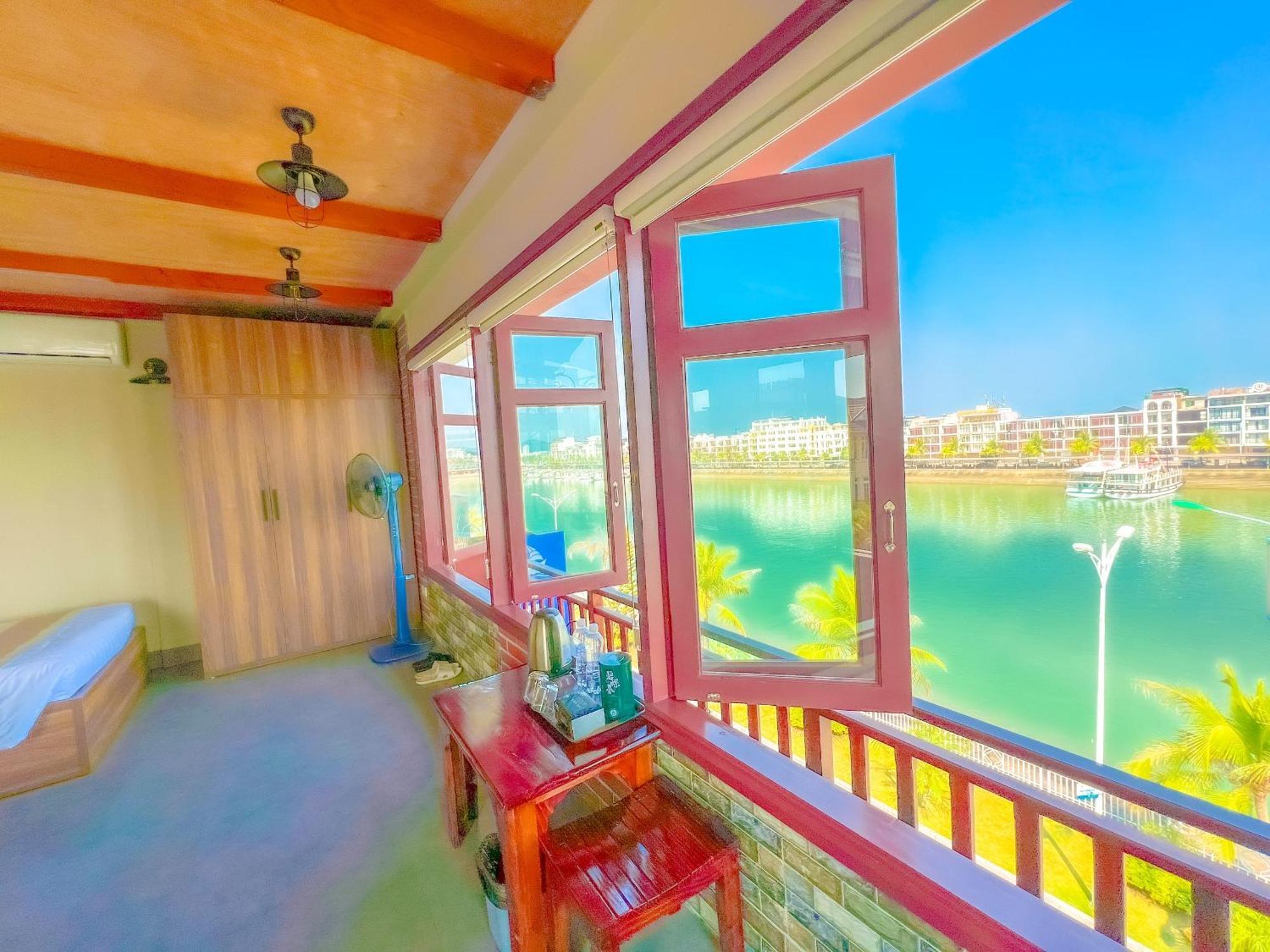 Canh Buom - Tuan Chau Hotel *