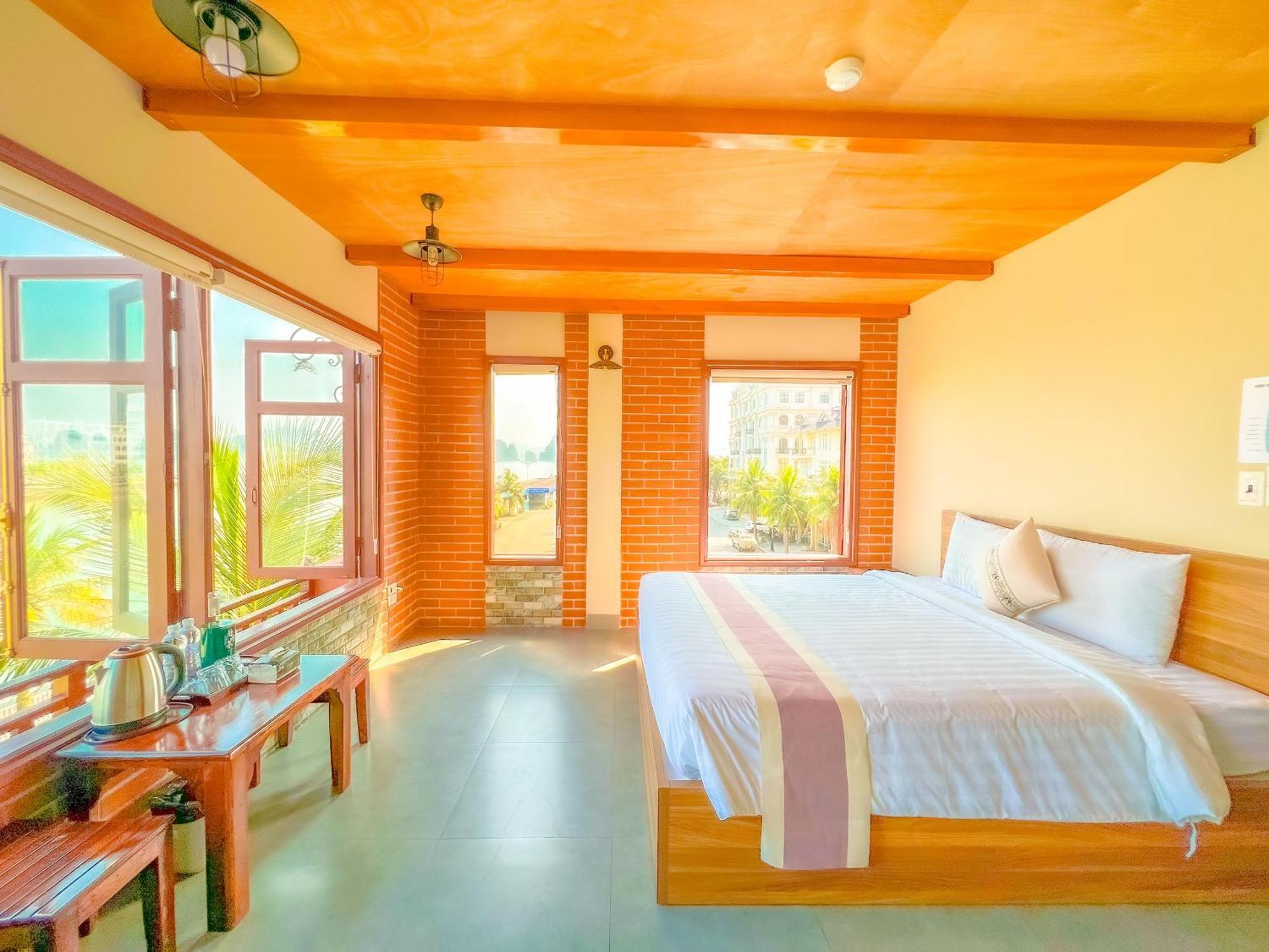 Canh Buom - Tuan Chau Hotel