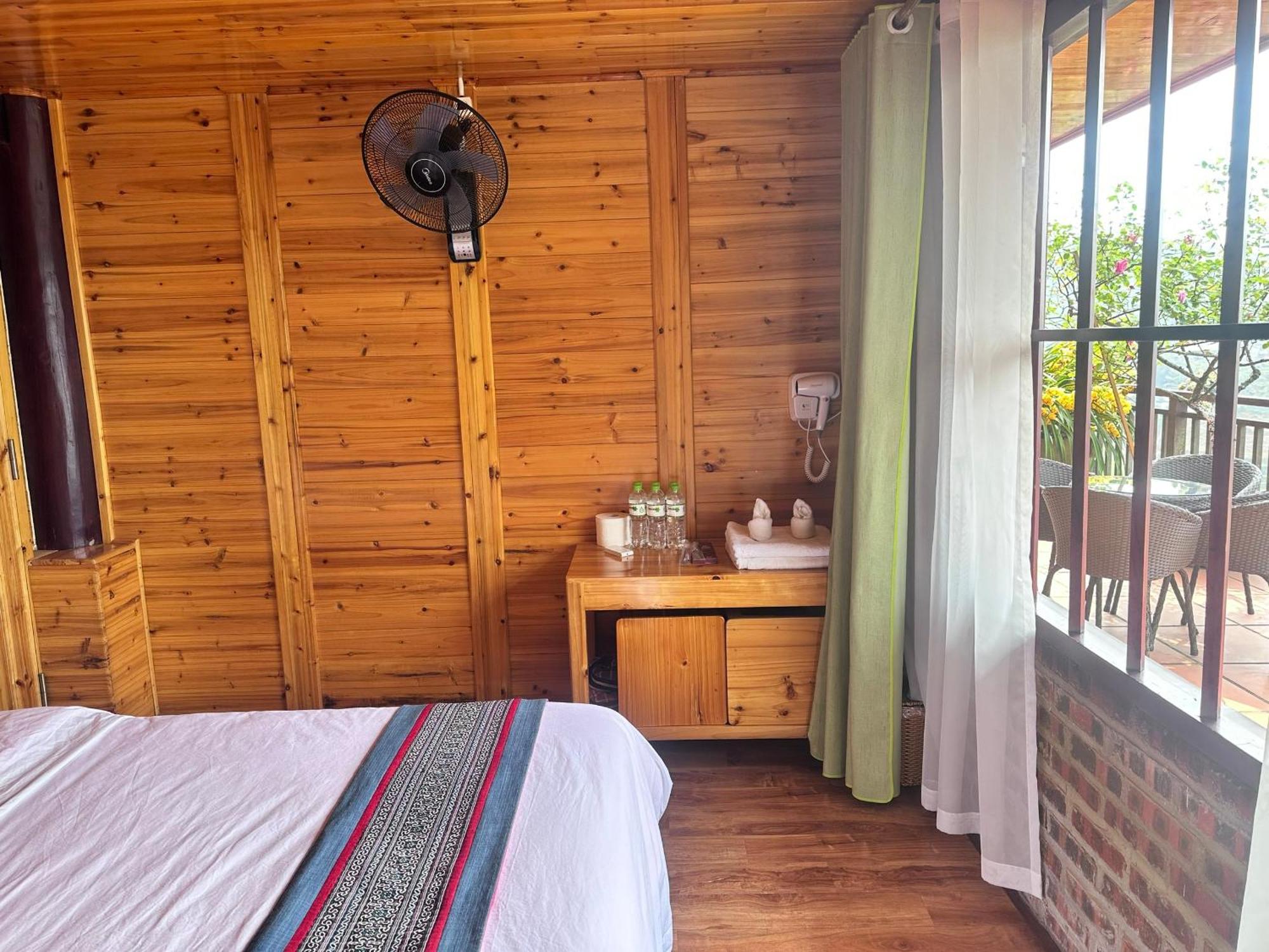 Eco Farmer House & Restaurant, Coffee - Muong Hoa, Hotel