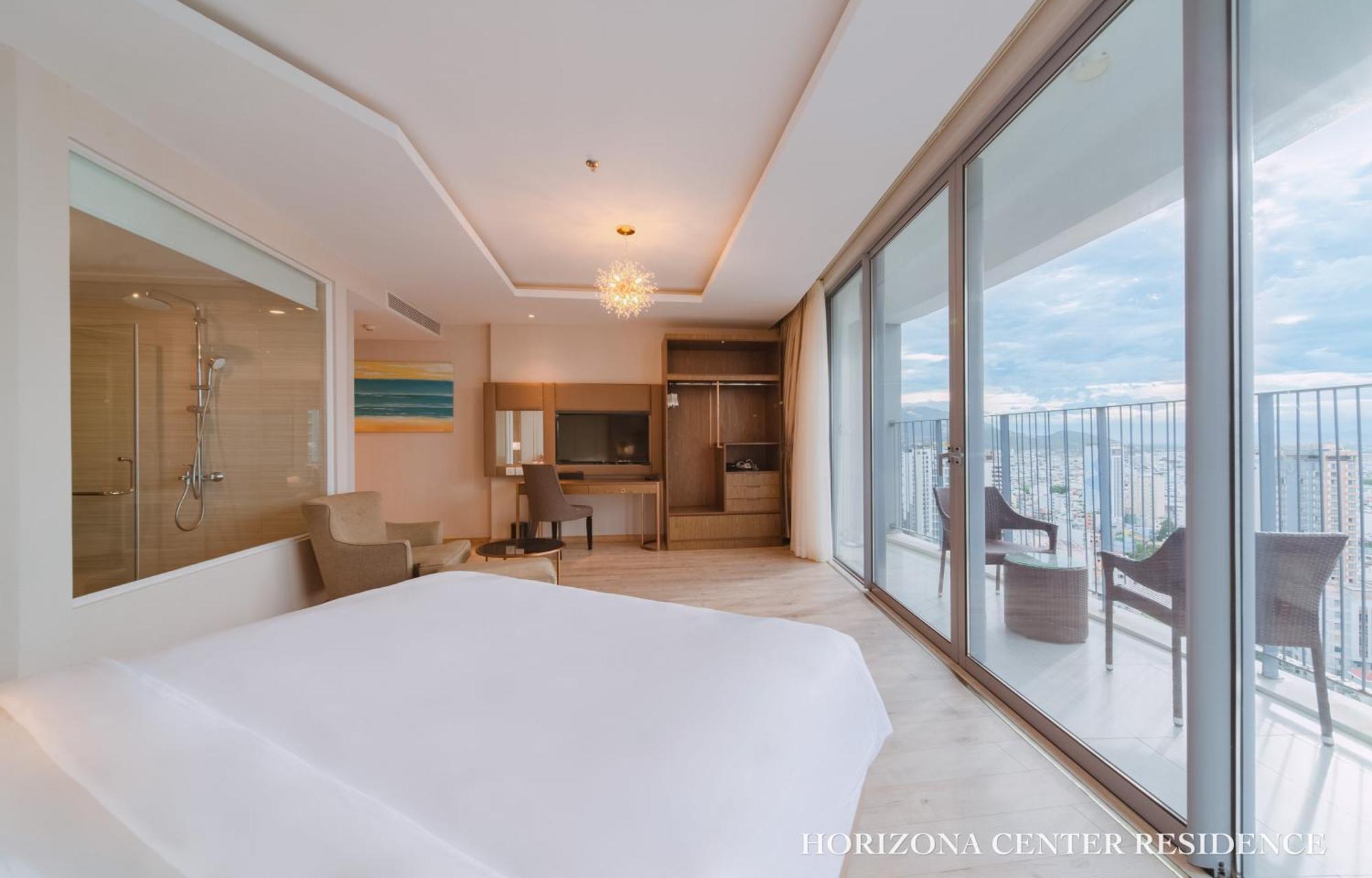 Grand Oceanfront Premier Centre Apartment