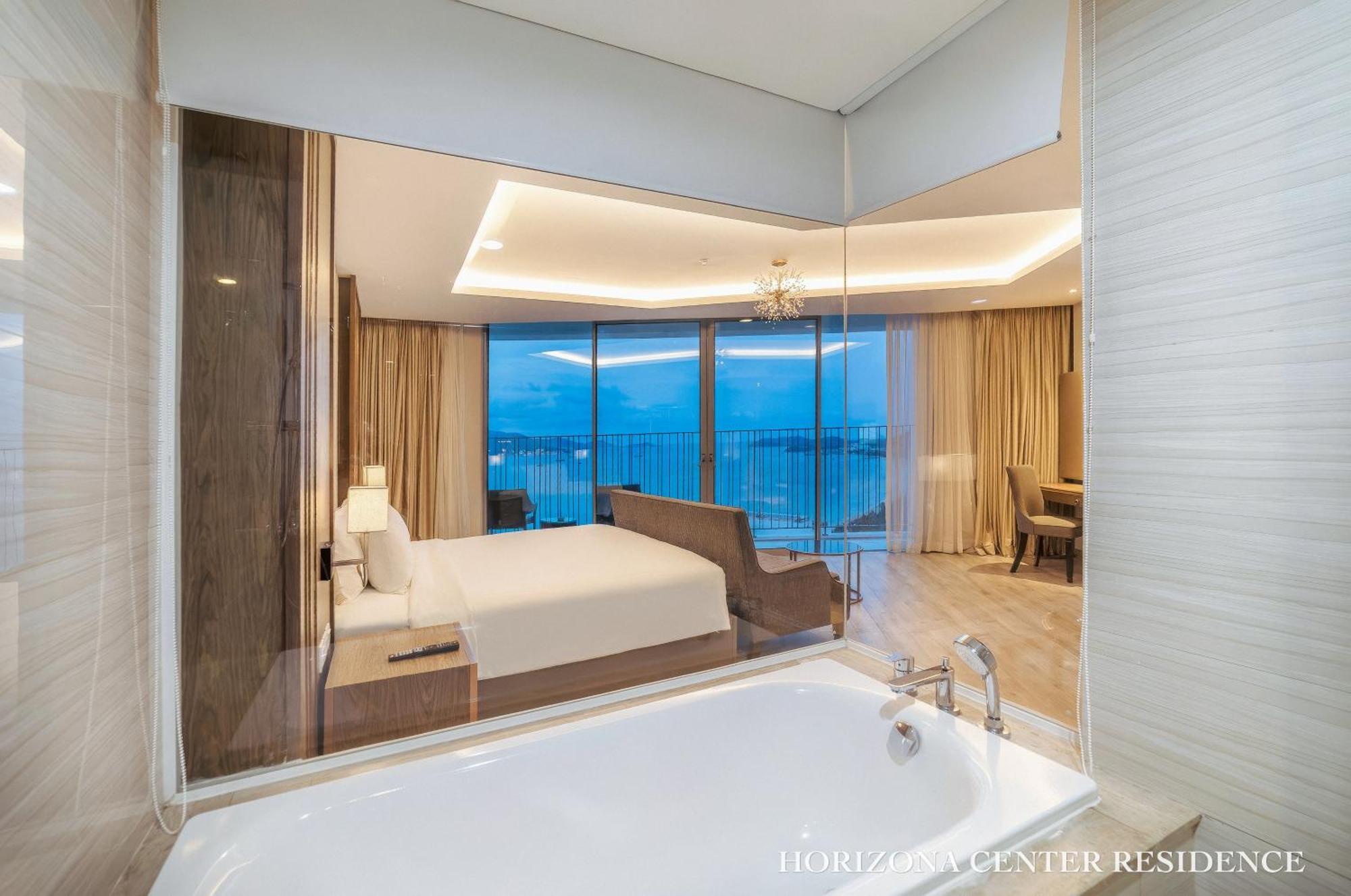 Grand Oceanfront Premier Centre Apartment