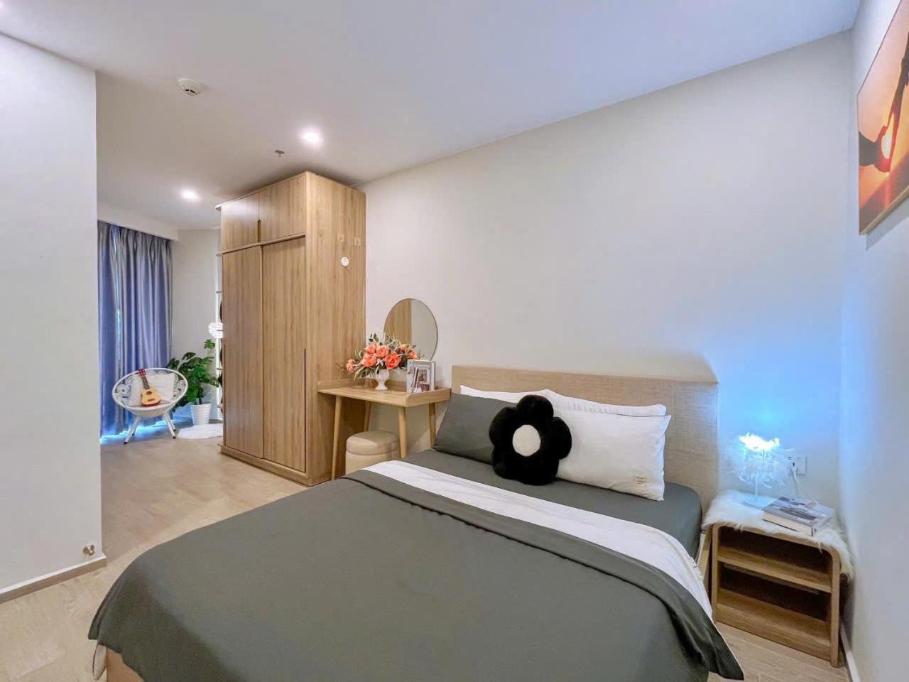 The Song 5 Stars - Ho Du Lich Bien 5 Sao - Minh Toan's Apartment