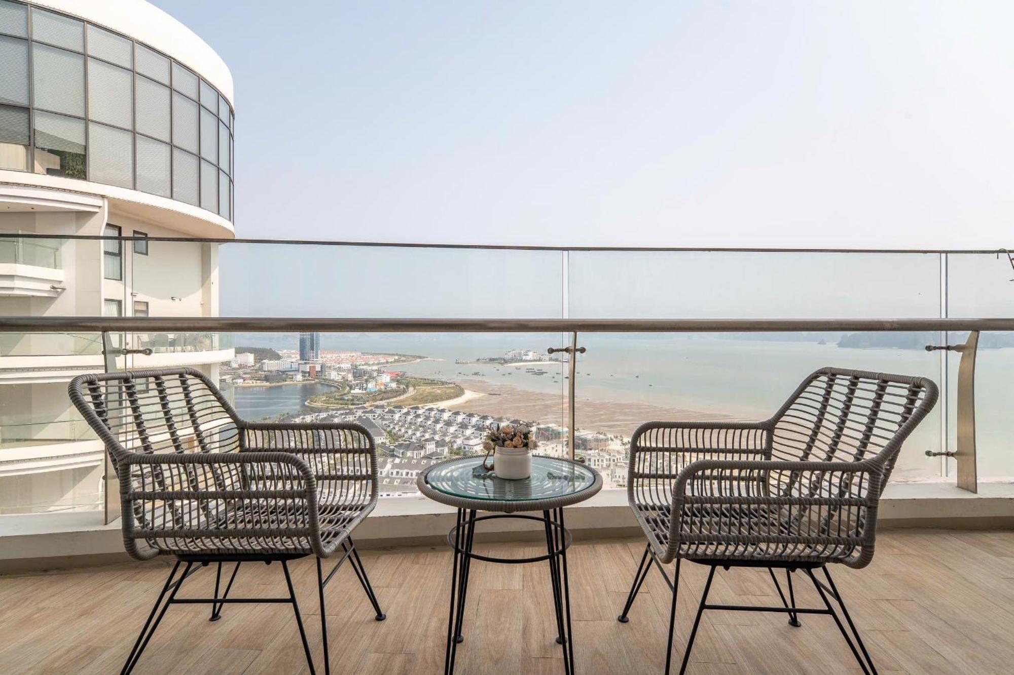Bay View Halong Panoramic Bay View Luxury 5*