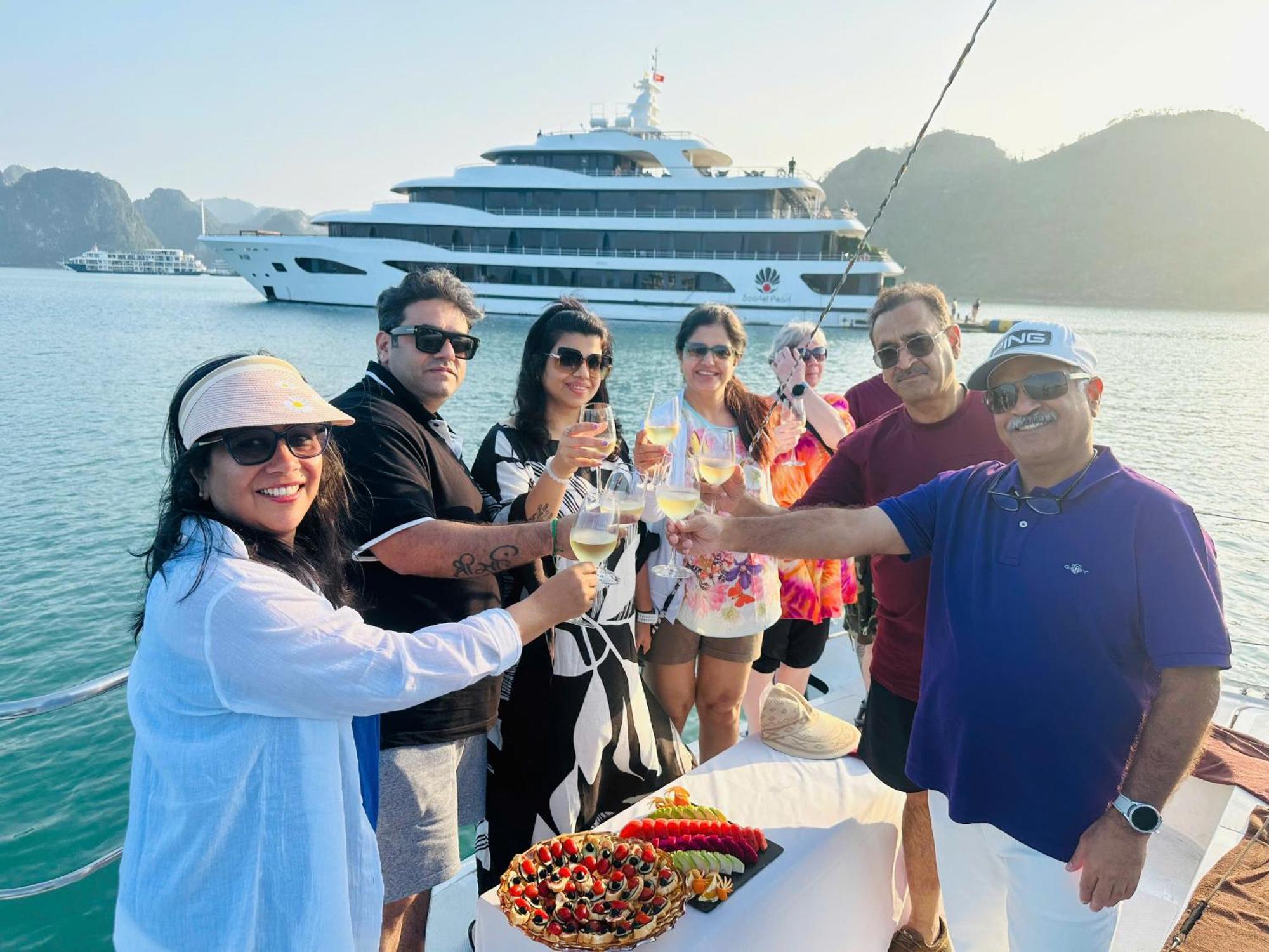 Scarlet Pearl Cruises - Wonder On Lan Ha Bay 5*
