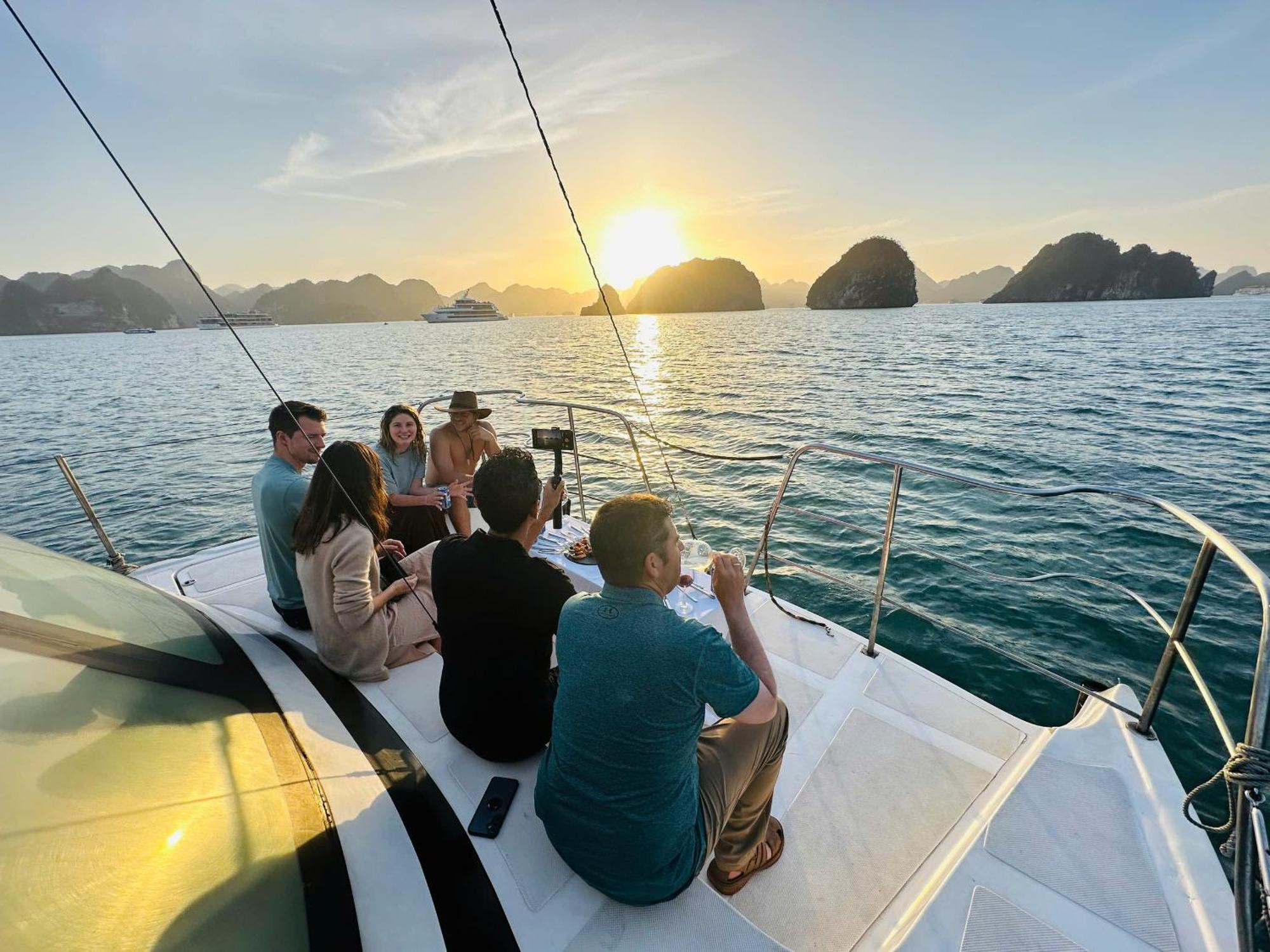 Scarlet Pearl Cruises - Wonder On Lan Ha Bay Ha Long