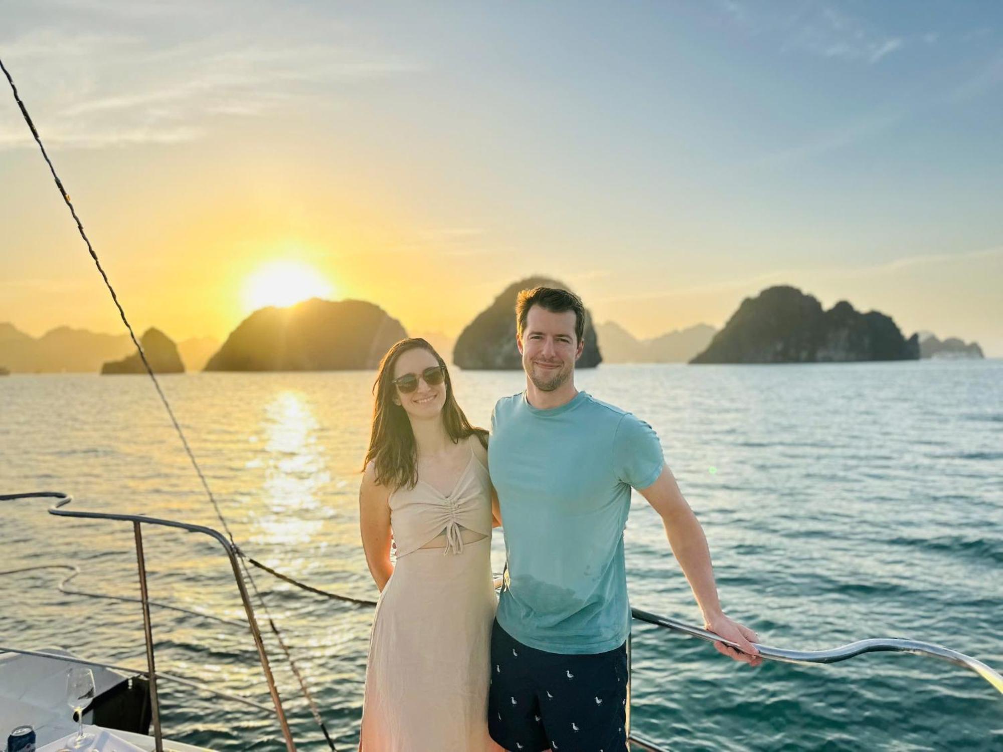Scarlet Pearl Cruises - Wonder On Lan Ha Bay  5*
