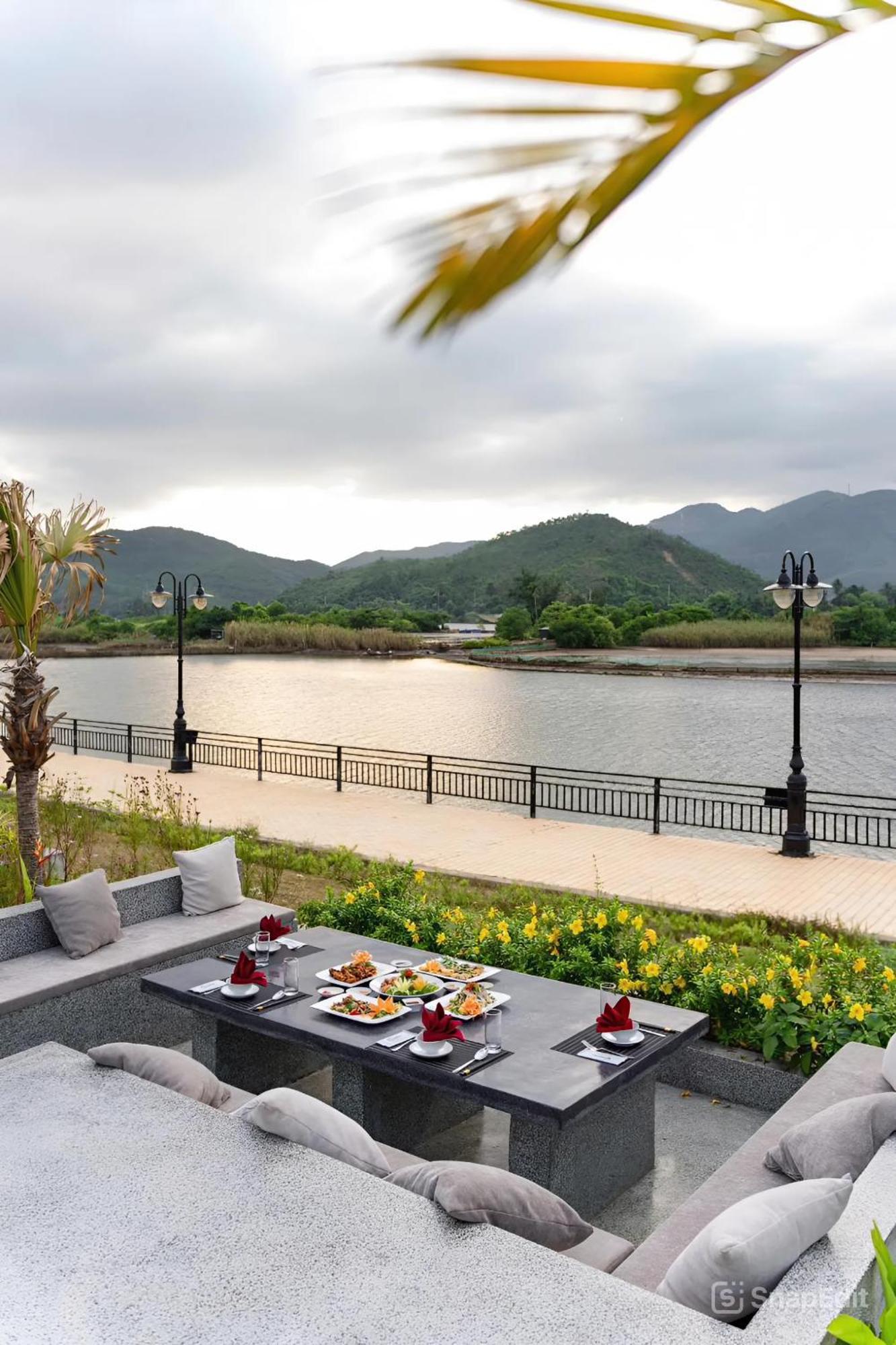 Cami Riverside 4*