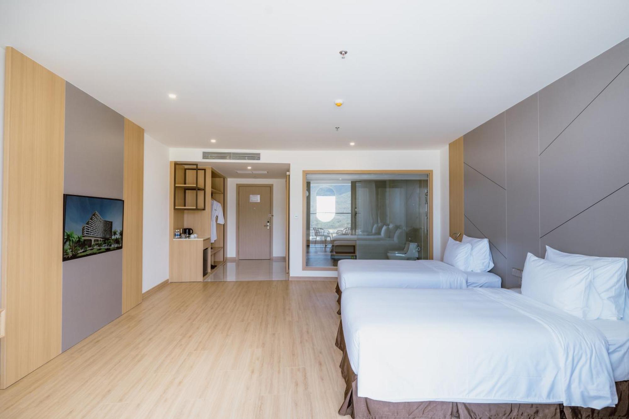 Aquamarine Beachfront &