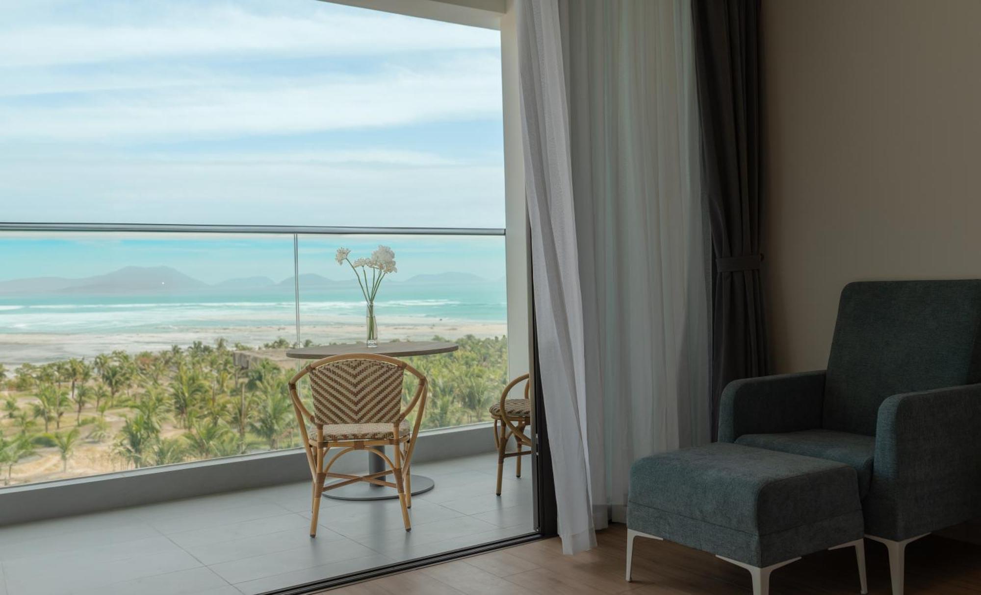 Resort Aquamarine Beachfront &