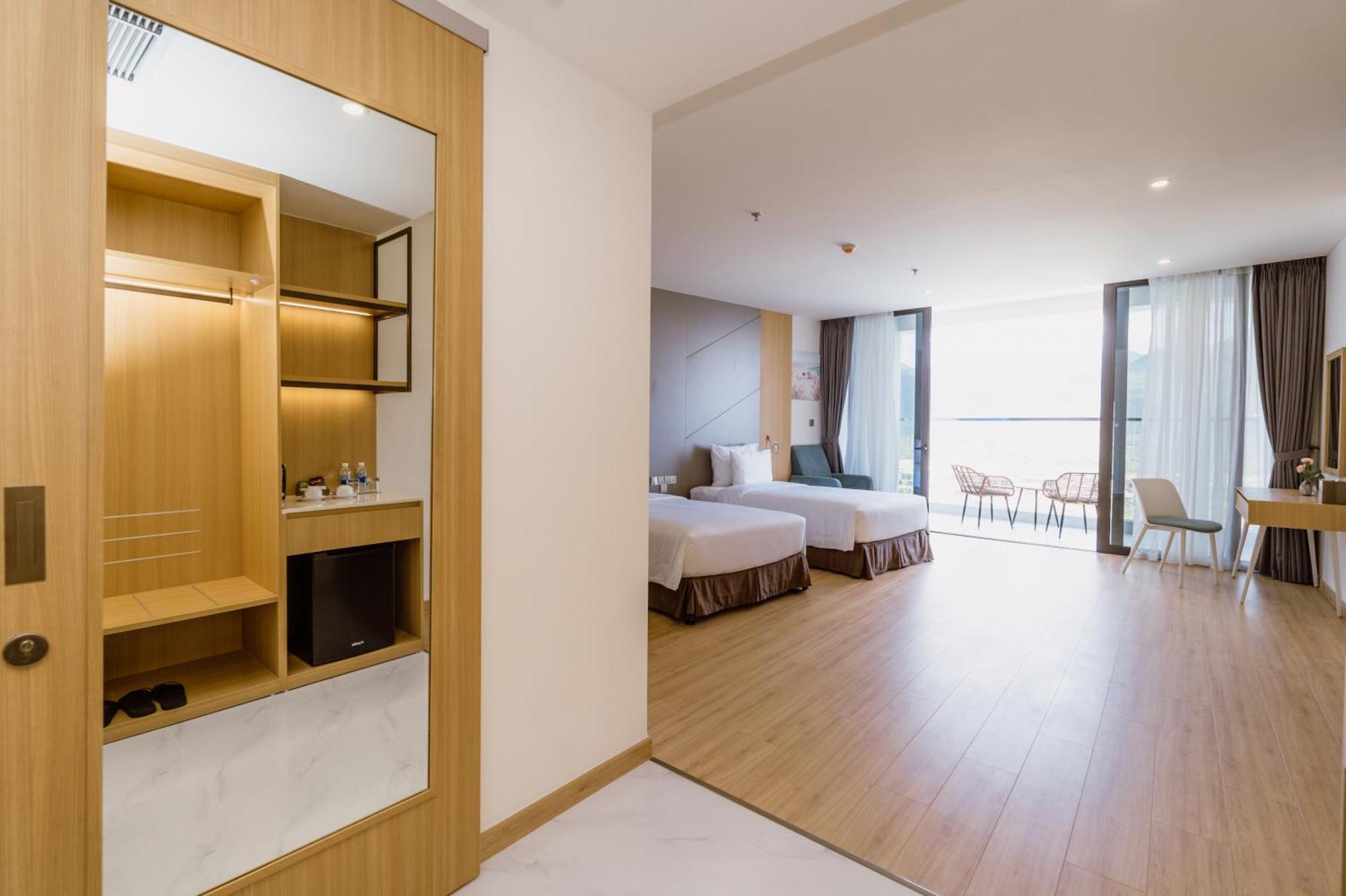 Aquamarine Beachfront & Resort 5*